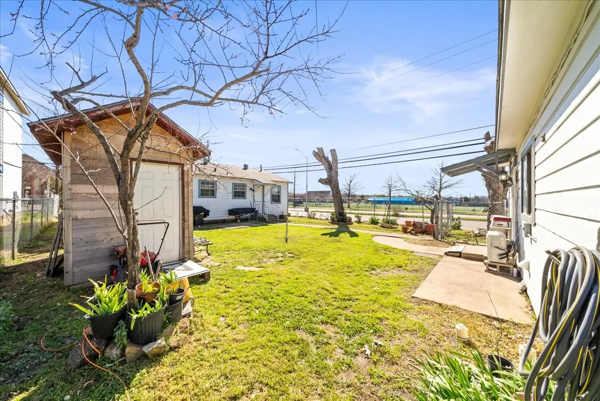 Single Family Residence For Sale in Dallas County , 4203 Bonham Street, Dallas, Texas 75229, 3 Bedrooms, 2 Bathrooms, Garage spaces, 1,120 Sqft, built in 1952, Price $540,000, mls#21281923, Real Estate Agent in Dallas, Homes For Sale in Dallas county, Homes For Sale in Dallas, Realtor in Dallas Texas, Real Estate Brokerage Independent Realty Texas, Luminita Cordes Realtor