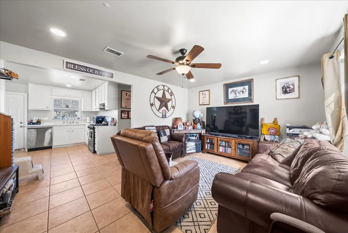 Single Family Residence For Sale in Dallas County , 4203 Bonham Street, Dallas, Texas 75229, 3 Bedrooms, 2 Bathrooms, Garage spaces, 1,120 Sqft, built in 1952, Price $540,000, mls#21281923, Real Estate Agent in Dallas, Homes For Sale in Dallas county, Homes For Sale in Dallas, Realtor in Dallas Texas, Real Estate Brokerage Independent Realty Texas, Luminita Cordes Realtor