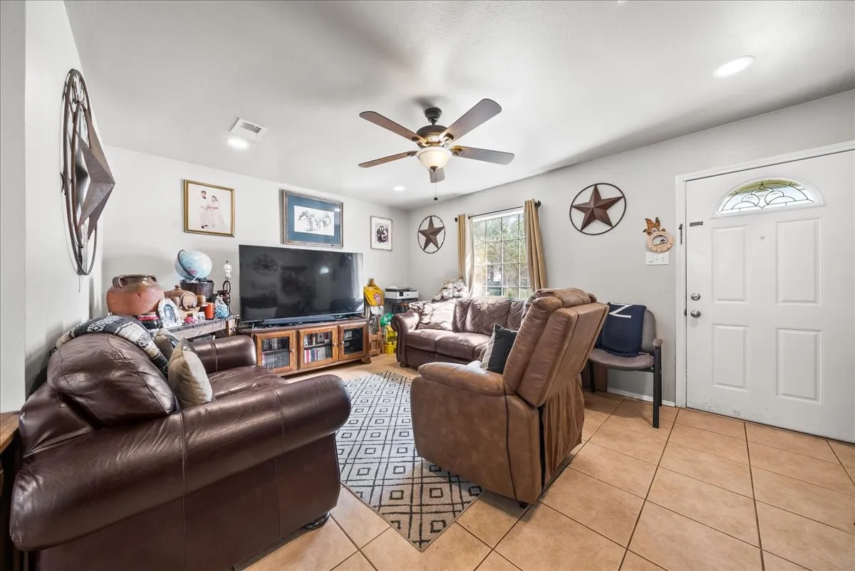 Single Family Residence For Sale in Dallas County , 4203 Bonham Street, Dallas, Texas 75229, 3 Bedrooms, 2 Bathrooms, Garage spaces, 1,120 Sqft, built in 1952, Price $540,000, mls#21281923, Real Estate Agent in Dallas, Homes For Sale in Dallas county, Homes For Sale in Dallas, Realtor in Dallas Texas, Real Estate Brokerage Independent Realty Texas, Luminita Cordes Realtor