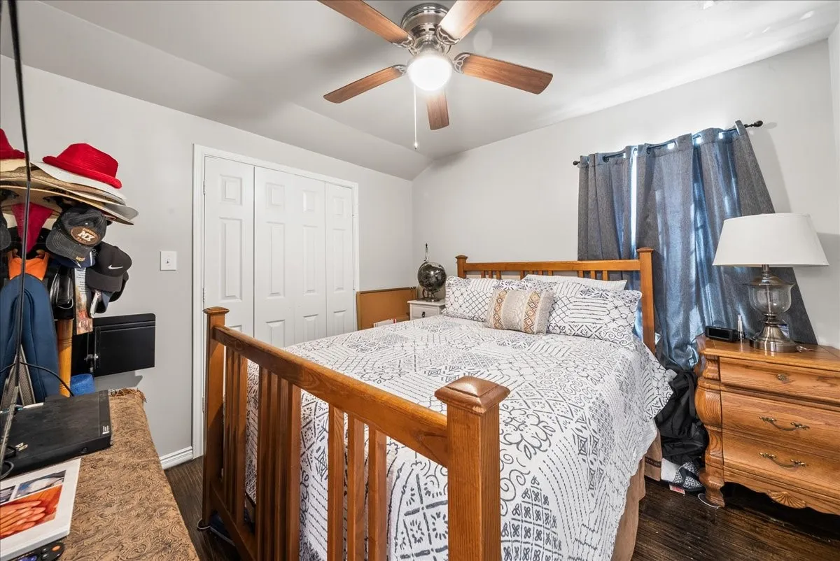 Single Family Residence For Sale in Dallas County , 4203 Bonham Street, Dallas, Texas 75229, 3 Bedrooms, 2 Bathrooms, Garage spaces, 1,120 Sqft, built in 1952, Price $540,000, mls#21281923, Real Estate Agent in Dallas, Homes For Sale in Dallas county, Homes For Sale in Dallas, Realtor in Dallas Texas, Real Estate Brokerage Independent Realty Texas, Luminita Cordes Realtor