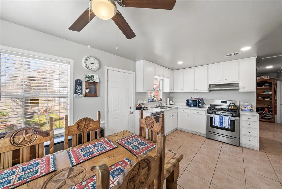 Single Family Residence For Sale in Dallas County , 4203 Bonham Street, Dallas, Texas 75229, 3 Bedrooms, 2 Bathrooms, Garage spaces, 1,120 Sqft, built in 1952, Price $540,000, mls#21281923, Real Estate Agent in Dallas, Homes For Sale in Dallas county, Homes For Sale in Dallas, Realtor in Dallas Texas, Real Estate Brokerage Independent Realty Texas, Luminita Cordes Realtor