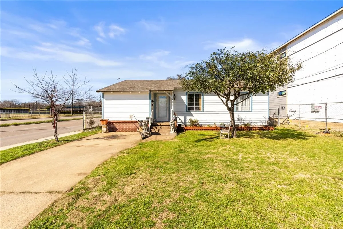 Single Family Residence For Sale in Dallas County , 4203 Bonham Street, Dallas, Texas 75229, 3 Bedrooms, 2 Bathrooms, Garage spaces, 1,120 Sqft, built in 1952, Price $540,000, mls#21281923, Real Estate Agent in Dallas, Homes For Sale in Dallas county, Homes For Sale in Dallas, Realtor in Dallas Texas, Real Estate Brokerage Independent Realty Texas, Luminita Cordes Realtor