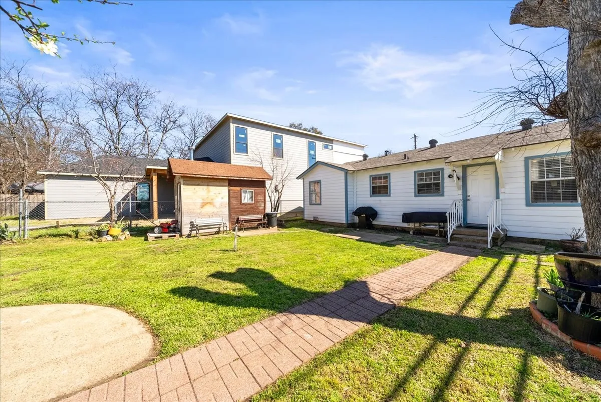 Single Family Residence For Sale in Dallas County , 4203 Bonham Street, Dallas, Texas 75229, 3 Bedrooms, 2 Bathrooms, Garage spaces, 1,120 Sqft, built in 1952, Price $540,000, mls#21281923, Real Estate Agent in Dallas, Homes For Sale in Dallas county, Homes For Sale in Dallas, Realtor in Dallas Texas, Real Estate Brokerage Independent Realty Texas, Luminita Cordes Realtor
