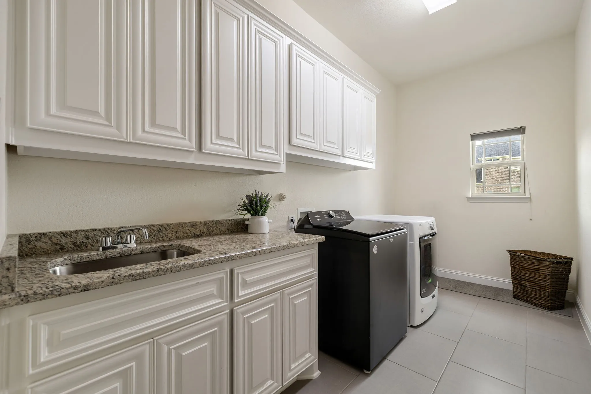 Laundry room with sink