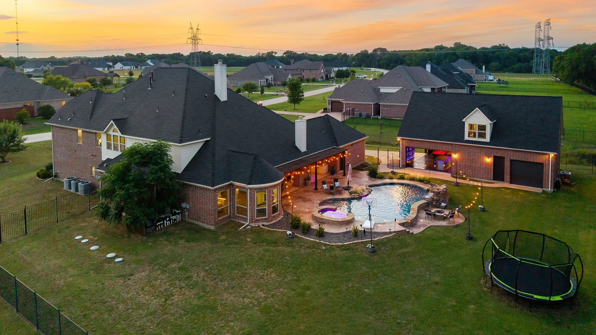 Single Family Residence For Sale in Collin County , 1545 Sara Cove, Lucas, Texas 75002, 6 Bedroom, 6 Bathroom, 4 Garage spaces, 6,481 Sqft, built in 2015, mls#21281760, Real Estate Agent in Lucas, Homes For Sale in Collin county, Homes For Sale in Lucas, Realtor in Lucas Texas, Real Estate Brokerage Independent Realty Texas, Luminita Cordes Realtor