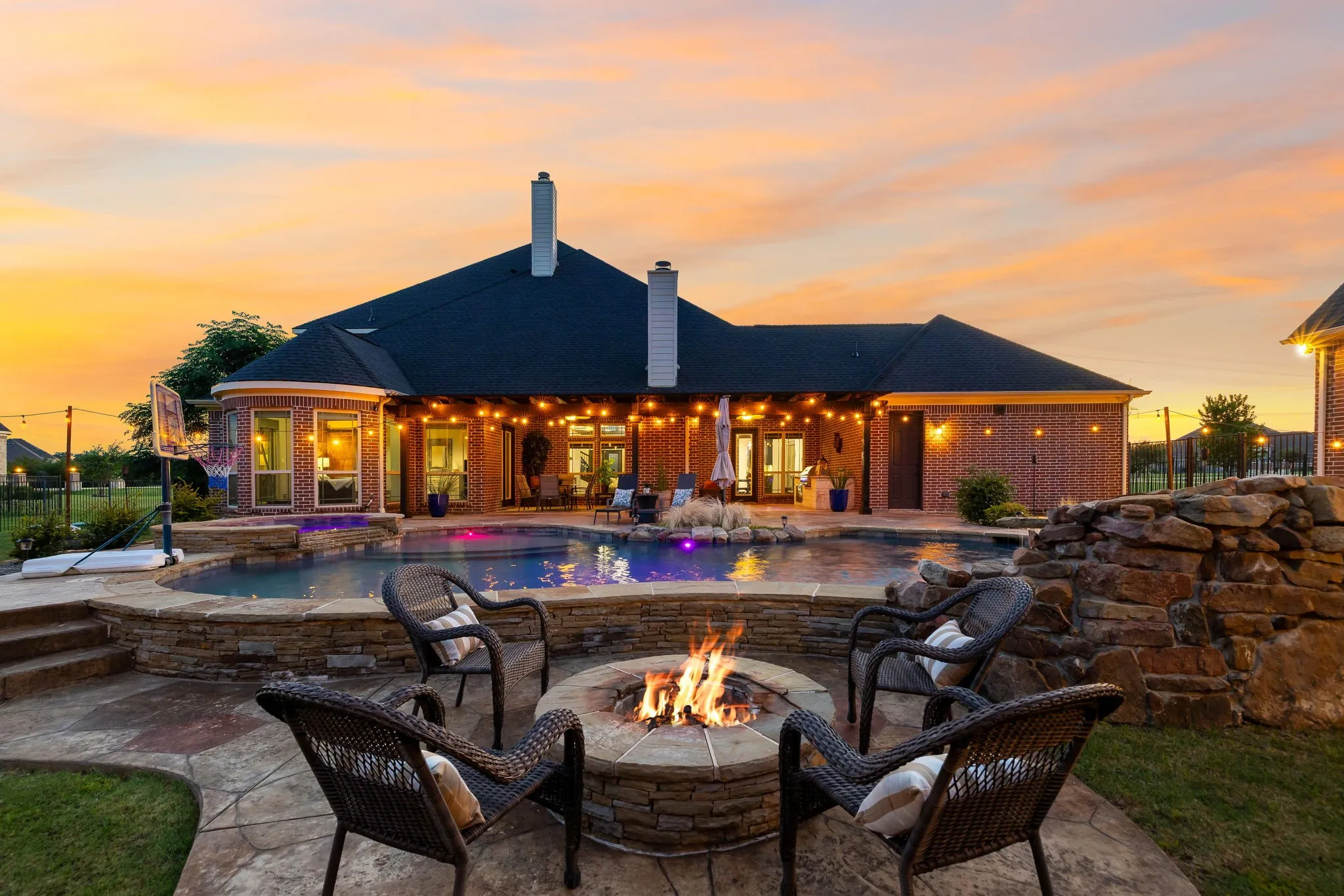 Single Family Residence For Sale in Collin County , 1545 Sara Cove, Lucas, Texas 75002, 6 Bedroom, 6 Bathroom, 4 Garage spaces, 6,481 Sqft, built in 2015, mls#21281760, Real Estate Agent in Lucas, Homes For Sale in Collin county, Homes For Sale in Lucas, Realtor in Lucas Texas, Real Estate Brokerage Independent Realty Texas, Luminita Cordes Realtor