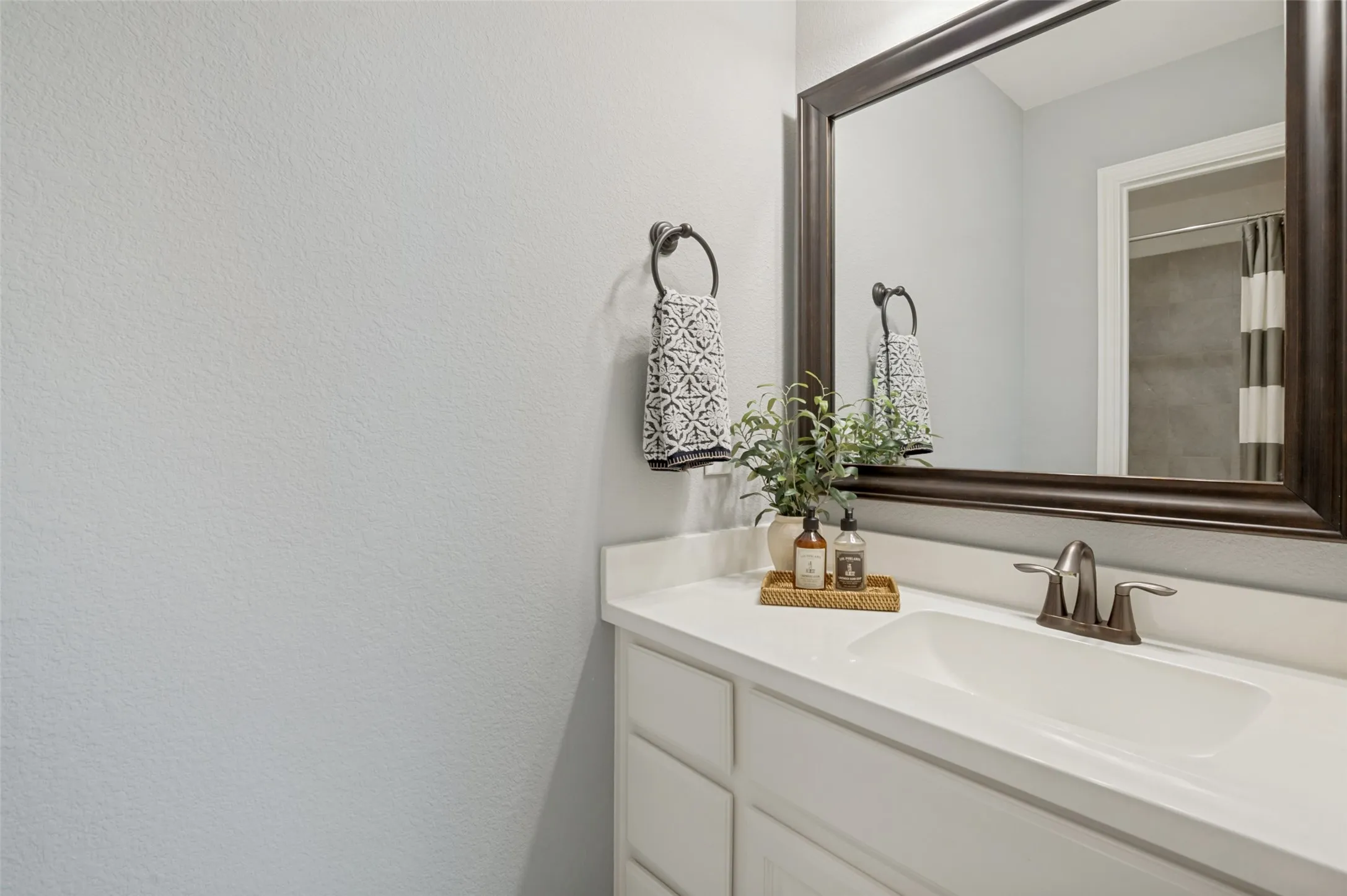 Single Family Residence For Sale in Collin County , 8025 Shackelford Drive, Frisco, Texas 75035, 5 Bedroom, 6 Bathroom, 3 Garage spaces, 4,325 Sqft, built in 2015, mls#21281123, Real Estate Agent in Frisco, Homes For Sale in Collin county, Homes For Sale in Frisco, Realtor in Frisco Texas, Real Estate Brokerage Independent Realty Texas, Luminita Cordes Realtor