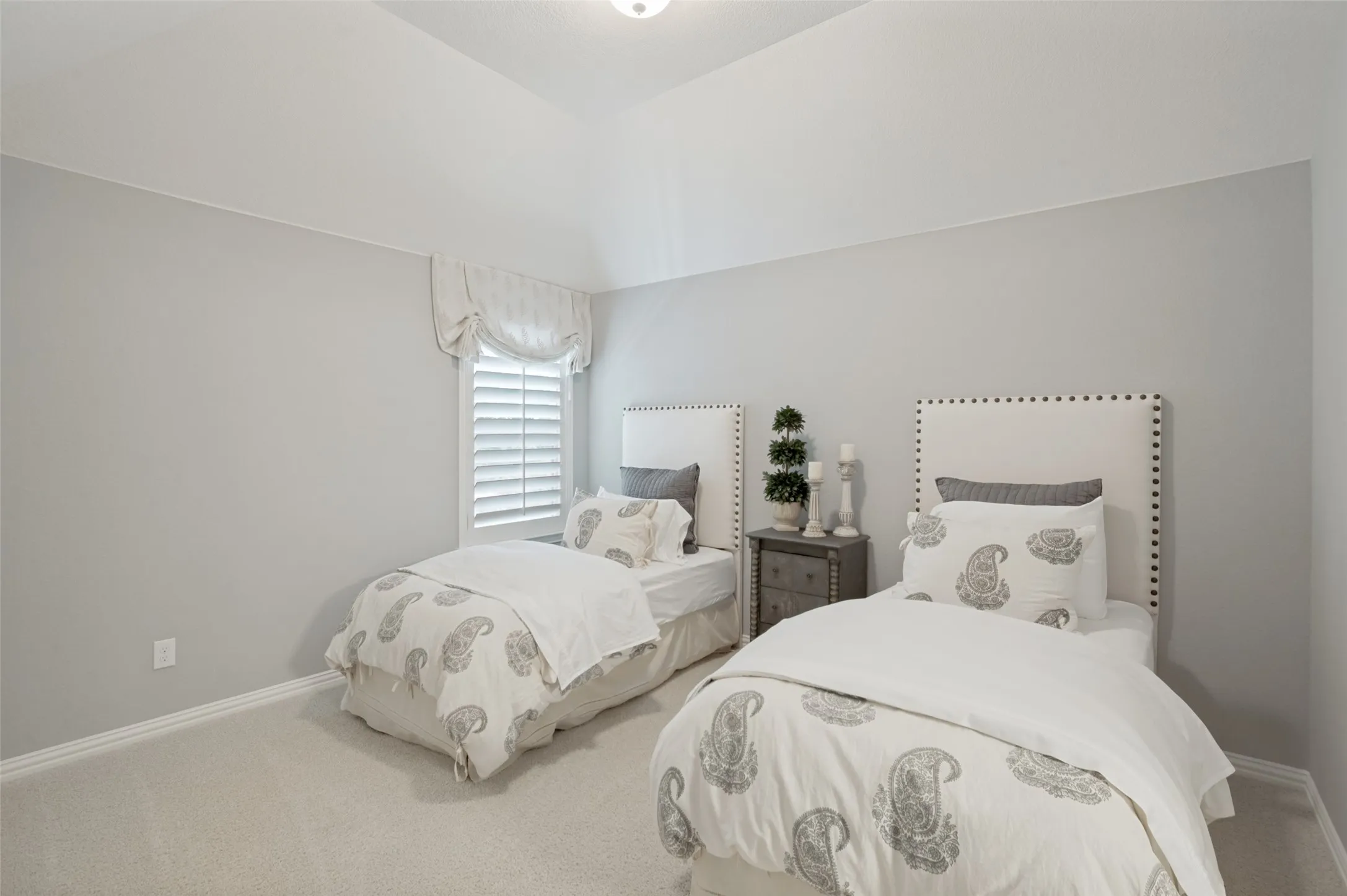 Single Family Residence For Sale in Collin County , 8025 Shackelford Drive, Frisco, Texas 75035, 5 Bedroom, 6 Bathroom, 3 Garage spaces, 4,325 Sqft, built in 2015, mls#21281123, Real Estate Agent in Frisco, Homes For Sale in Collin county, Homes For Sale in Frisco, Realtor in Frisco Texas, Real Estate Brokerage Independent Realty Texas, Luminita Cordes Realtor