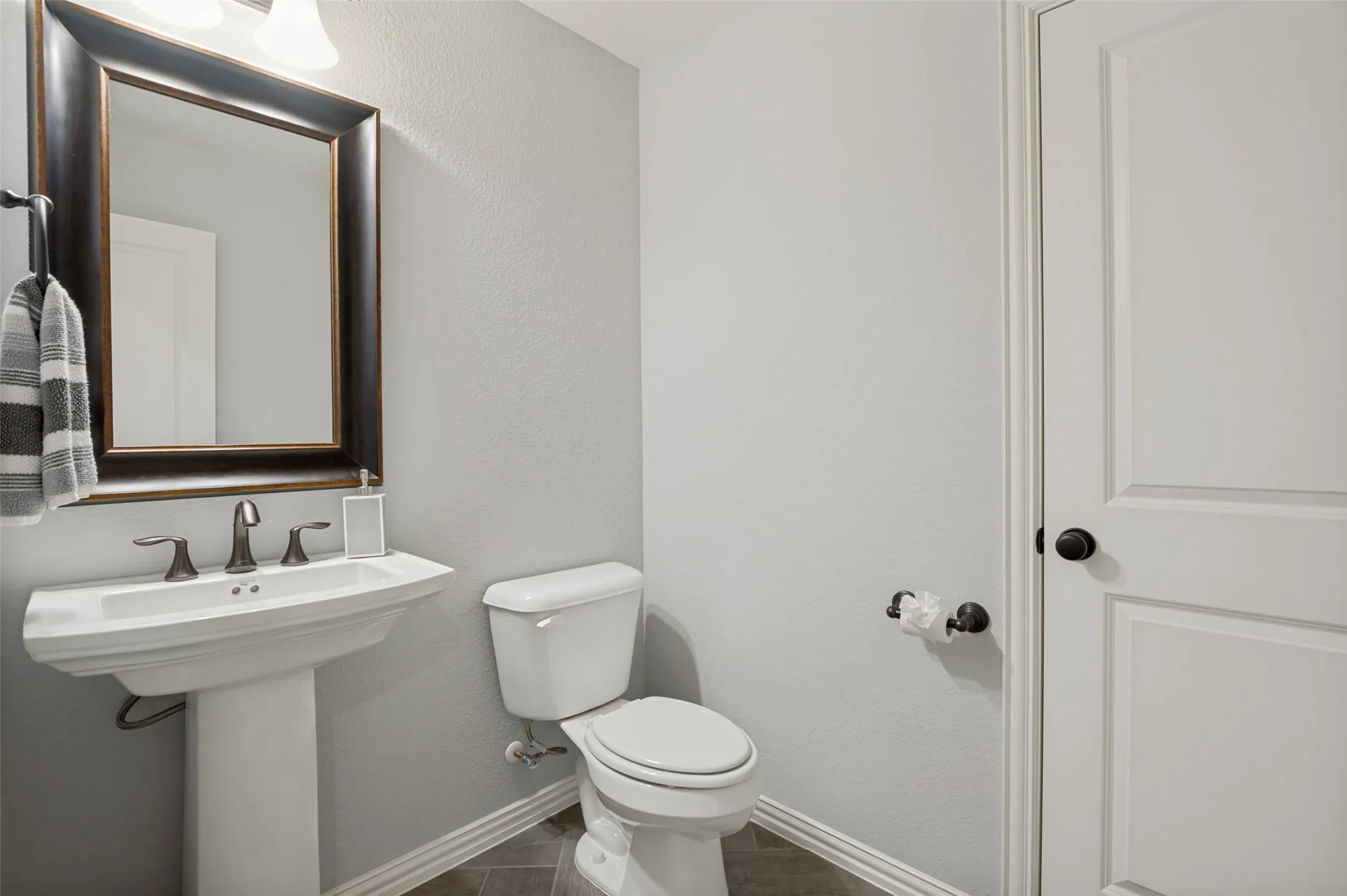 Single Family Residence For Sale in Collin County , 8025 Shackelford Drive, Frisco, Texas 75035, 5 Bedroom, 6 Bathroom, 3 Garage spaces, 4,325 Sqft, built in 2015, mls#21281123, Real Estate Agent in Frisco, Homes For Sale in Collin county, Homes For Sale in Frisco, Realtor in Frisco Texas, Real Estate Brokerage Independent Realty Texas, Luminita Cordes Realtor