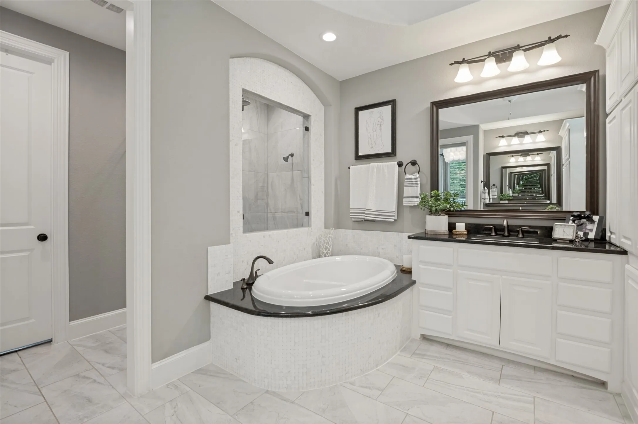 Single Family Residence For Sale in Collin County , 8025 Shackelford Drive, Frisco, Texas 75035, 5 Bedroom, 6 Bathroom, 3 Garage spaces, 4,325 Sqft, built in 2015, mls#21281123, Real Estate Agent in Frisco, Homes For Sale in Collin county, Homes For Sale in Frisco, Realtor in Frisco Texas, Real Estate Brokerage Independent Realty Texas, Luminita Cordes Realtor