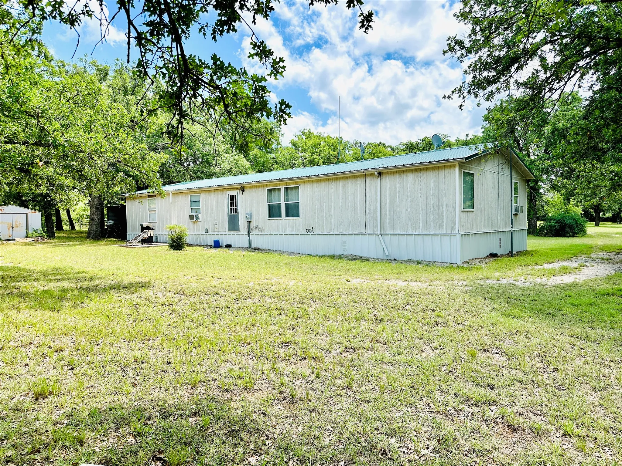 Mobile Home For Sale in Callahan County , 12264 County Road 404, Cross Plains, Texas 76443, 4 Bedroom, 2 Bathroom, Garage spaces, 1,904 Sqft, built in 1997, mls#21280107, Real Estate Agent in Cross Plains, Homes For Sale in Callahan county, Homes For Sale in Cross Plains, Realtor in Cross Plains Texas, Real Estate Brokerage Independent Realty Texas, Luminita Cordes Realtor