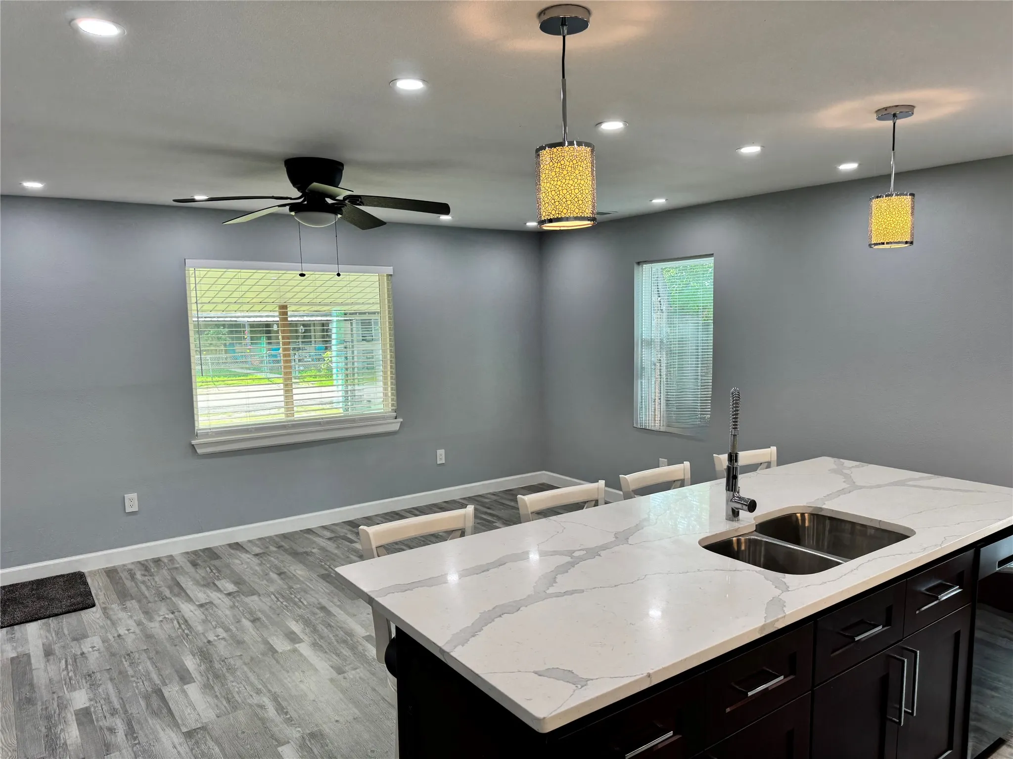Single Family Residence For Sale in Hunt County , 10065 Comanche, Quinlan, Texas 75474, 3 Bedrooms, 2 Bathrooms, 1 Garage spaces, 1,152 Sqft, built in 1984, Price $299,999, mls#21281512, Real Estate Agent in Quinlan, Homes For Sale in Hunt county, Homes For Sale in Quinlan, Realtor in Quinlan Texas, Real Estate Brokerage Independent Realty Texas, Luminita Cordes Realtor