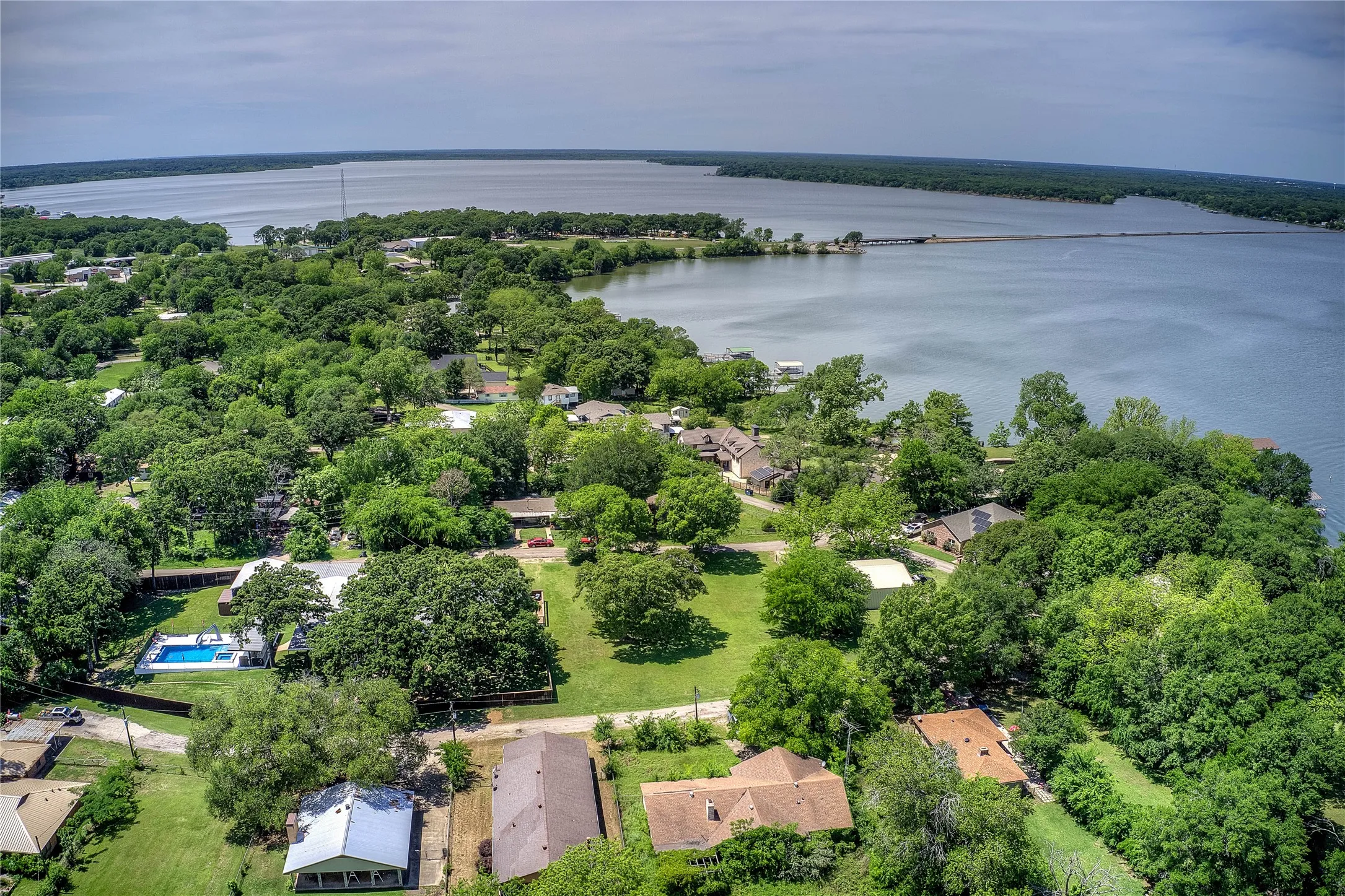 Single Family Residence For Sale in Hunt County , 10065 Comanche, Quinlan, Texas 75474, 3 Bedrooms, 2 Bathrooms, 1 Garage spaces, 1,152 Sqft, built in 1984, Price $299,999, mls#21281512, Real Estate Agent in Quinlan, Homes For Sale in Hunt county, Homes For Sale in Quinlan, Realtor in Quinlan Texas, Real Estate Brokerage Independent Realty Texas, Luminita Cordes Realtor