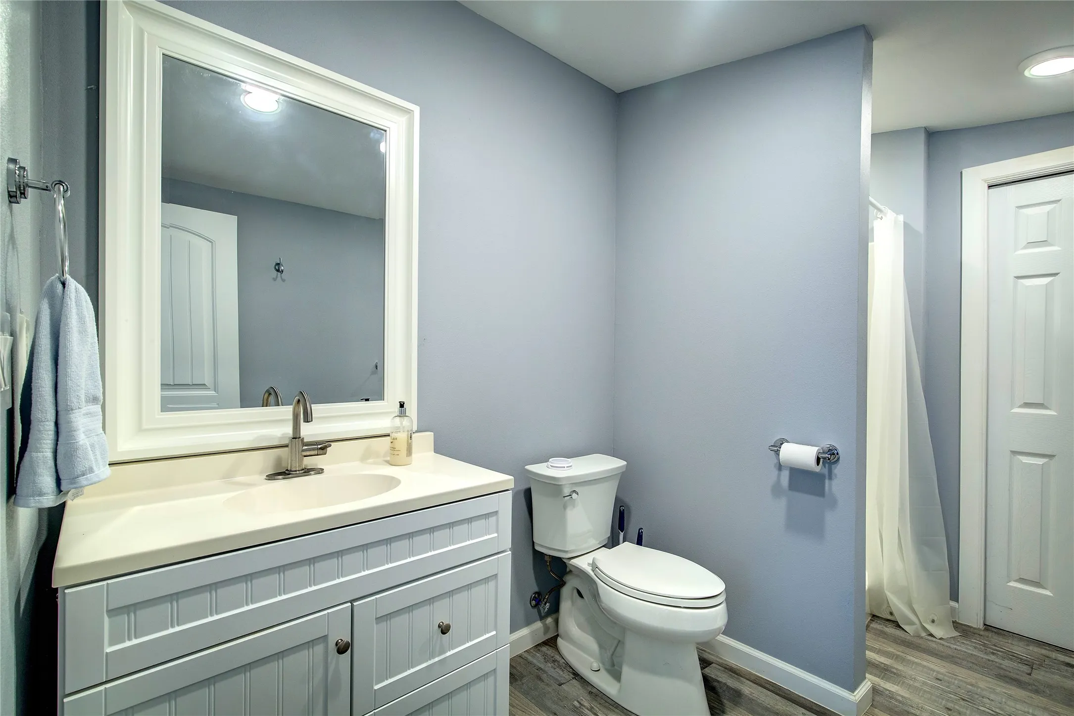 Single Family Residence For Sale in Hunt County , 10065 Comanche, Quinlan, Texas 75474, 3 Bedrooms, 2 Bathrooms, 1 Garage spaces, 1,152 Sqft, built in 1984, Price $299,999, mls#21281512, Real Estate Agent in Quinlan, Homes For Sale in Hunt county, Homes For Sale in Quinlan, Realtor in Quinlan Texas, Real Estate Brokerage Independent Realty Texas, Luminita Cordes Realtor