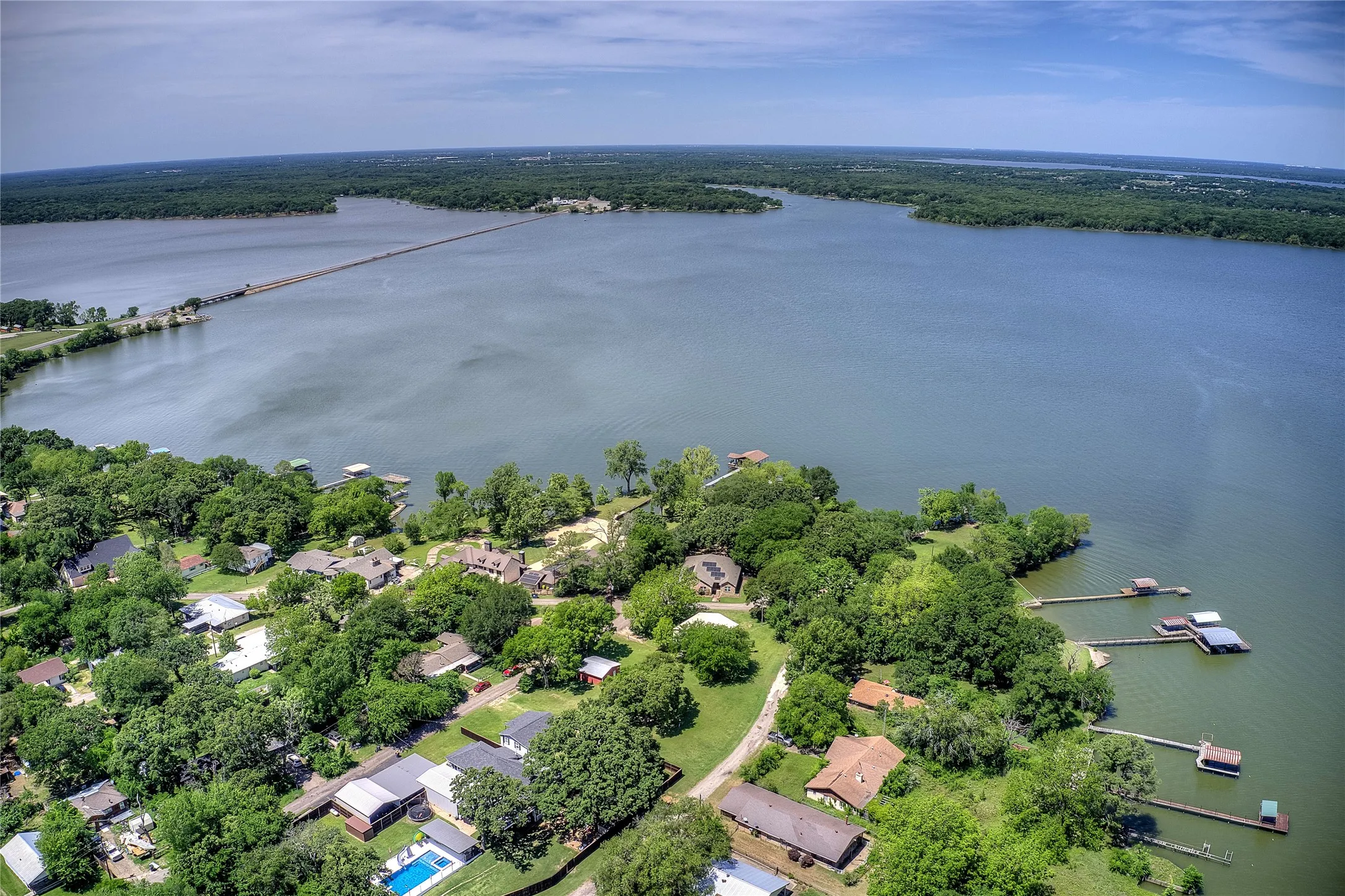 Single Family Residence For Sale in Hunt County , 10065 Comanche, Quinlan, Texas 75474, 3 Bedrooms, 2 Bathrooms, 1 Garage spaces, 1,152 Sqft, built in 1984, Price $299,999, mls#21281512, Real Estate Agent in Quinlan, Homes For Sale in Hunt county, Homes For Sale in Quinlan, Realtor in Quinlan Texas, Real Estate Brokerage Independent Realty Texas, Luminita Cordes Realtor