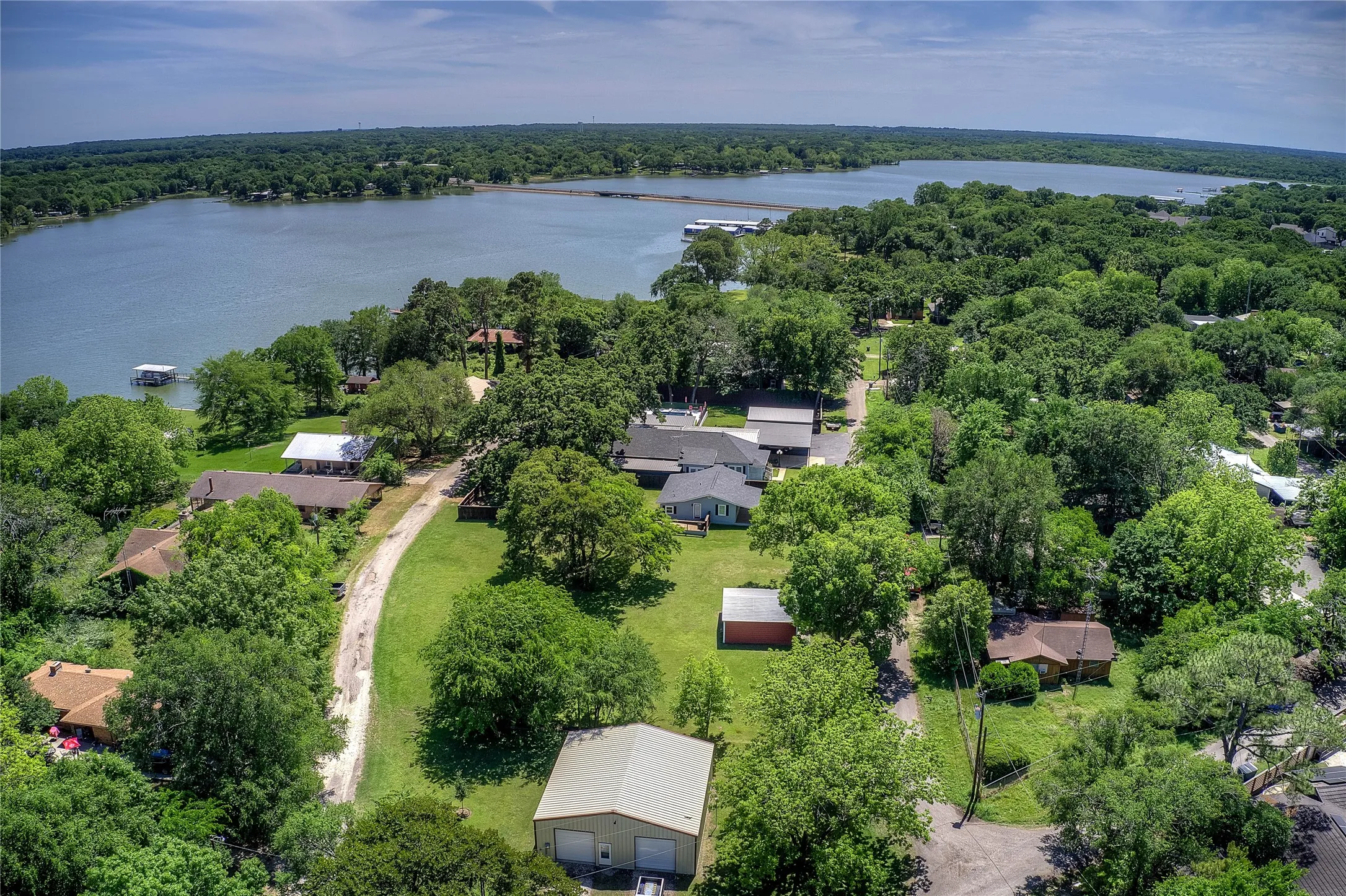 Single Family Residence For Sale in Hunt County , 10065 Comanche, Quinlan, Texas 75474, 3 Bedrooms, 2 Bathrooms, 1 Garage spaces, 1,152 Sqft, built in 1984, Price $299,999, mls#21281512, Real Estate Agent in Quinlan, Homes For Sale in Hunt county, Homes For Sale in Quinlan, Realtor in Quinlan Texas, Real Estate Brokerage Independent Realty Texas, Luminita Cordes Realtor