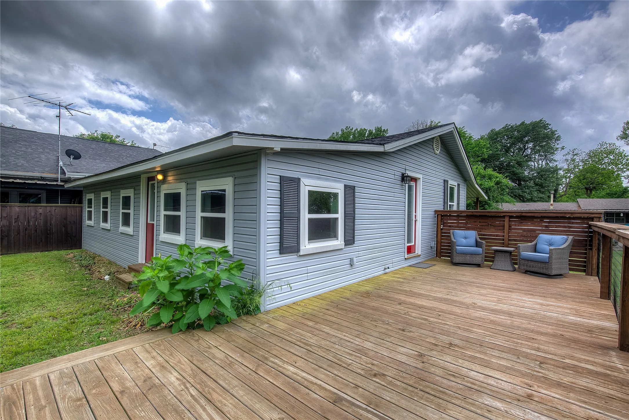 Single Family Residence For Sale in Hunt County , 10065 Comanche, Quinlan, Texas 75474, 3 Bedrooms, 2 Bathrooms, 1 Garage spaces, 1,152 Sqft, built in 1984, Price $299,999, mls#21281512, Real Estate Agent in Quinlan, Homes For Sale in Hunt county, Homes For Sale in Quinlan, Realtor in Quinlan Texas, Real Estate Brokerage Independent Realty Texas, Luminita Cordes Realtor