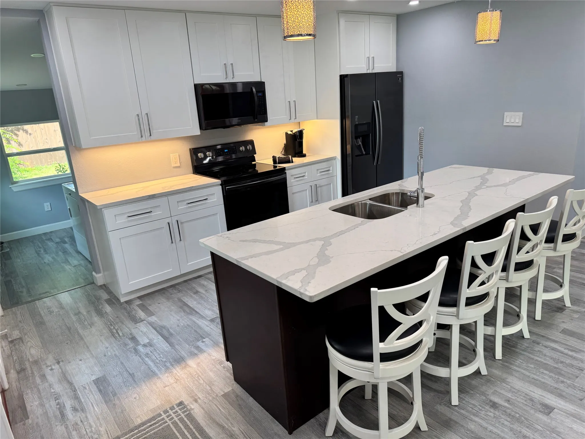 Single Family Residence For Sale in Hunt County , 10065 Comanche, Quinlan, Texas 75474, 3 Bedrooms, 2 Bathrooms, 1 Garage spaces, 1,152 Sqft, built in 1984, Price $299,999, mls#21281512, Real Estate Agent in Quinlan, Homes For Sale in Hunt county, Homes For Sale in Quinlan, Realtor in Quinlan Texas, Real Estate Brokerage Independent Realty Texas, Luminita Cordes Realtor