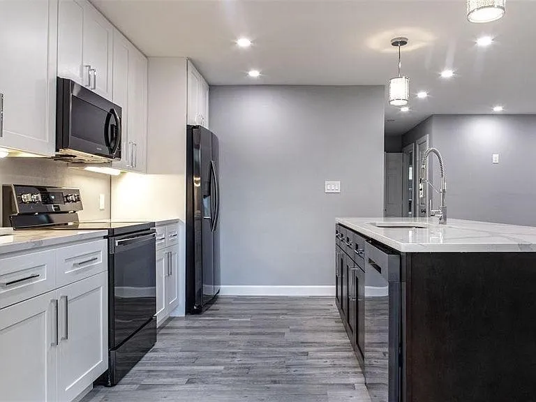 Single Family Residence For Sale in Hunt County , 10065 Comanche, Quinlan, Texas 75474, 3 Bedrooms, 2 Bathrooms, 1 Garage spaces, 1,152 Sqft, built in 1984, Price $299,999, mls#21281512, Real Estate Agent in Quinlan, Homes For Sale in Hunt county, Homes For Sale in Quinlan, Realtor in Quinlan Texas, Real Estate Brokerage Independent Realty Texas, Luminita Cordes Realtor