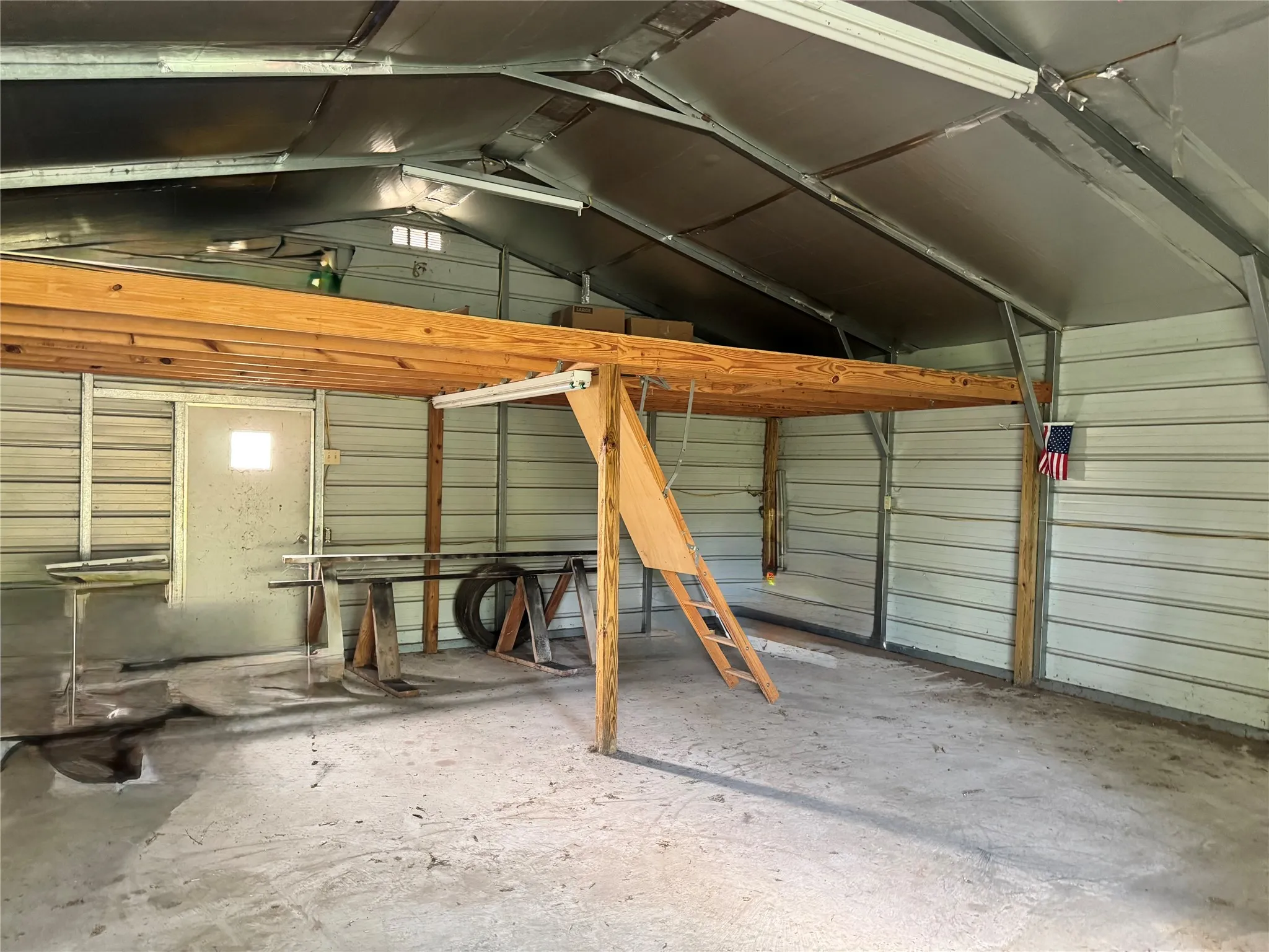 Single Family Residence For Sale in Hunt County , 10065 Comanche, Quinlan, Texas 75474, 3 Bedrooms, 2 Bathrooms, 1 Garage spaces, 1,152 Sqft, built in 1984, Price $299,999, mls#21281512, Real Estate Agent in Quinlan, Homes For Sale in Hunt county, Homes For Sale in Quinlan, Realtor in Quinlan Texas, Real Estate Brokerage Independent Realty Texas, Luminita Cordes Realtor