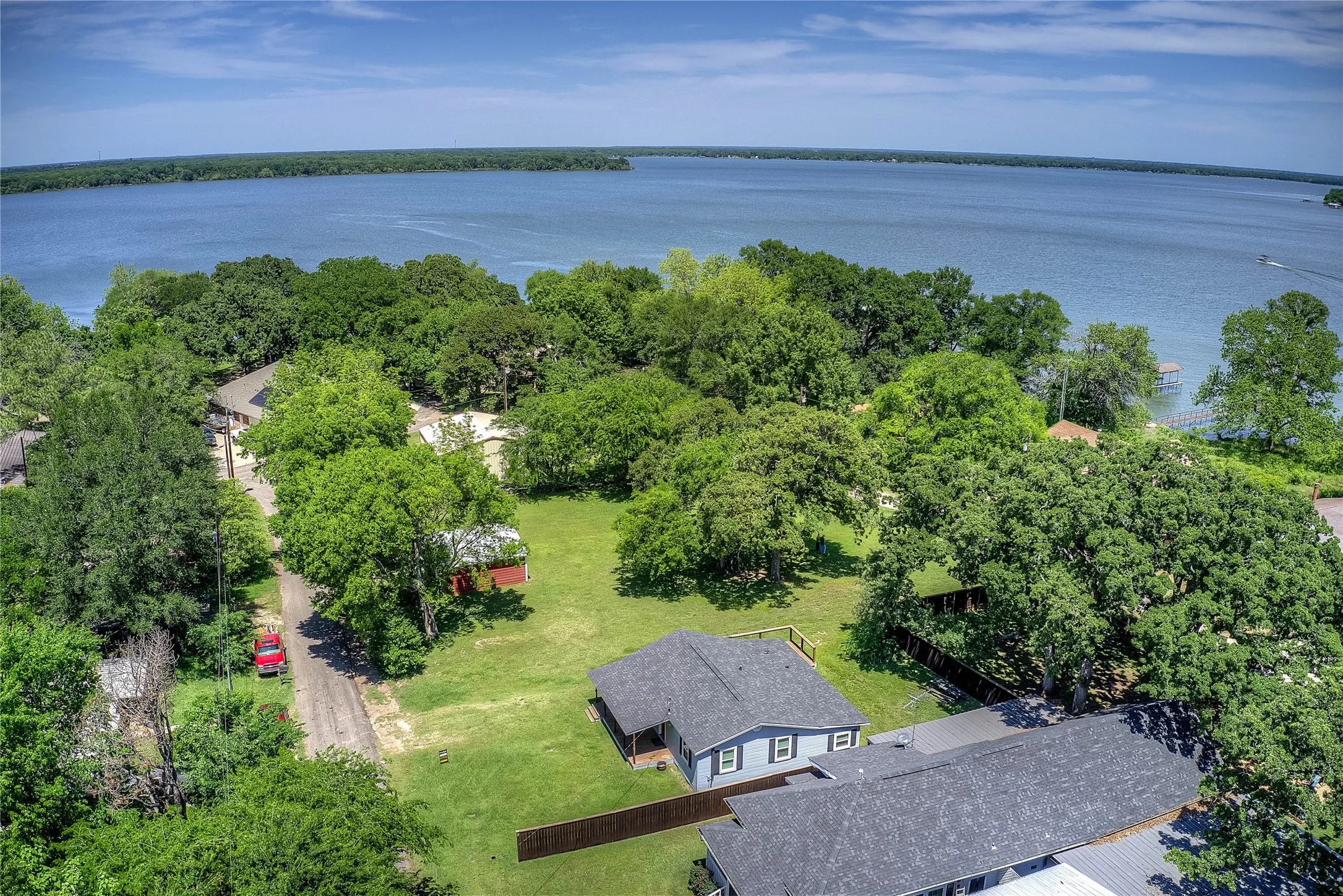 Single Family Residence For Sale in Hunt County , 10065 Comanche, Quinlan, Texas 75474, 3 Bedrooms, 2 Bathrooms, 1 Garage spaces, 1,152 Sqft, built in 1984, Price $299,999, mls#21281512, Real Estate Agent in Quinlan, Homes For Sale in Hunt county, Homes For Sale in Quinlan, Realtor in Quinlan Texas, Real Estate Brokerage Independent Realty Texas, Luminita Cordes Realtor