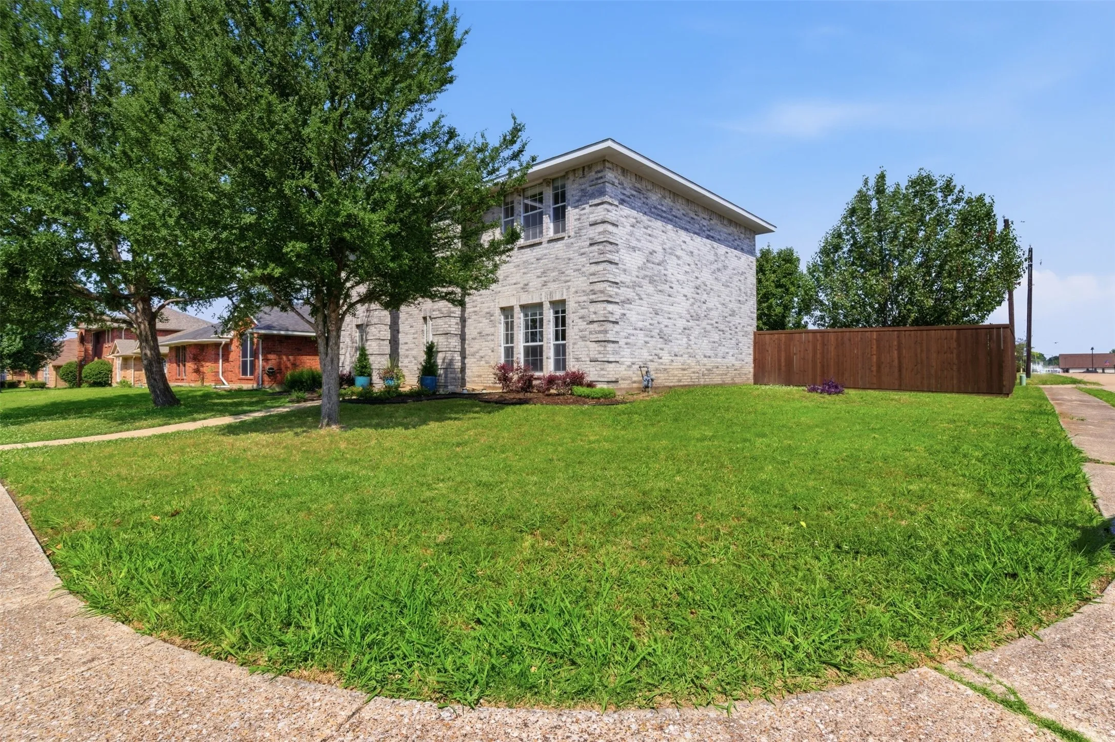 Single Family Residence For Sale in Dallas County , 2417 Rebecca Drive, Sachse, Texas 75048, 4 Bedroom, 3 Bathroom, 2 Garage spaces, 2,400 Sqft, built in 1994, mls#21280173, Real Estate Agent in Sachse, Homes For Sale in Dallas county, Homes For Sale in Sachse, Realtor in Sachse Texas, Real Estate Brokerage Independent Realty Texas, Luminita Cordes Realtor