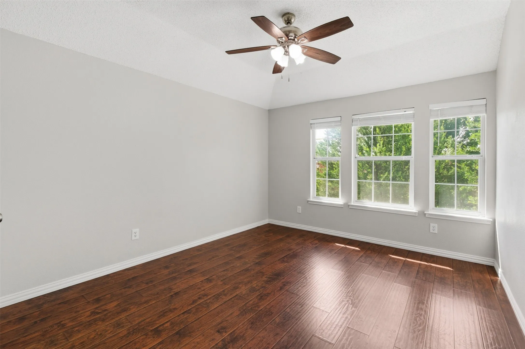 Single Family Residence For Sale in Dallas County , 2417 Rebecca Drive, Sachse, Texas 75048, 4 Bedroom, 3 Bathroom, 2 Garage spaces, 2,400 Sqft, built in 1994, mls#21280173, Real Estate Agent in Sachse, Homes For Sale in Dallas county, Homes For Sale in Sachse, Realtor in Sachse Texas, Real Estate Brokerage Independent Realty Texas, Luminita Cordes Realtor