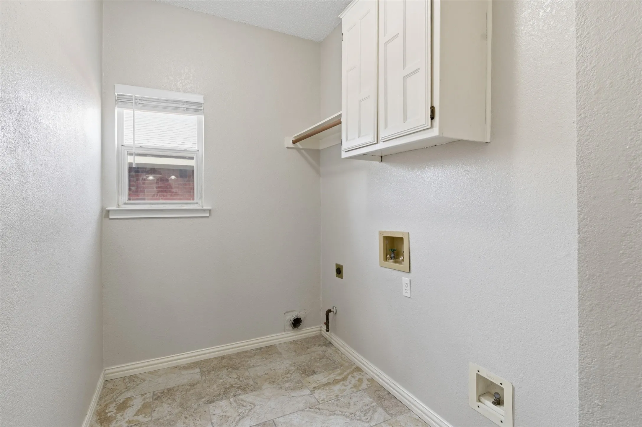 Single Family Residence For Sale in Dallas County , 2417 Rebecca Drive, Sachse, Texas 75048, 4 Bedroom, 3 Bathroom, 2 Garage spaces, 2,400 Sqft, built in 1994, mls#21280173, Real Estate Agent in Sachse, Homes For Sale in Dallas county, Homes For Sale in Sachse, Realtor in Sachse Texas, Real Estate Brokerage Independent Realty Texas, Luminita Cordes Realtor