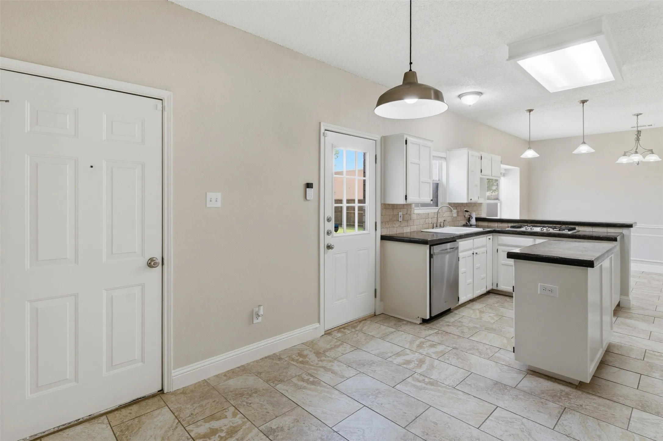 Single Family Residence For Sale in Dallas County , 2417 Rebecca Drive, Sachse, Texas 75048, 4 Bedroom, 3 Bathroom, 2 Garage spaces, 2,400 Sqft, built in 1994, mls#21280173, Real Estate Agent in Sachse, Homes For Sale in Dallas county, Homes For Sale in Sachse, Realtor in Sachse Texas, Real Estate Brokerage Independent Realty Texas, Luminita Cordes Realtor