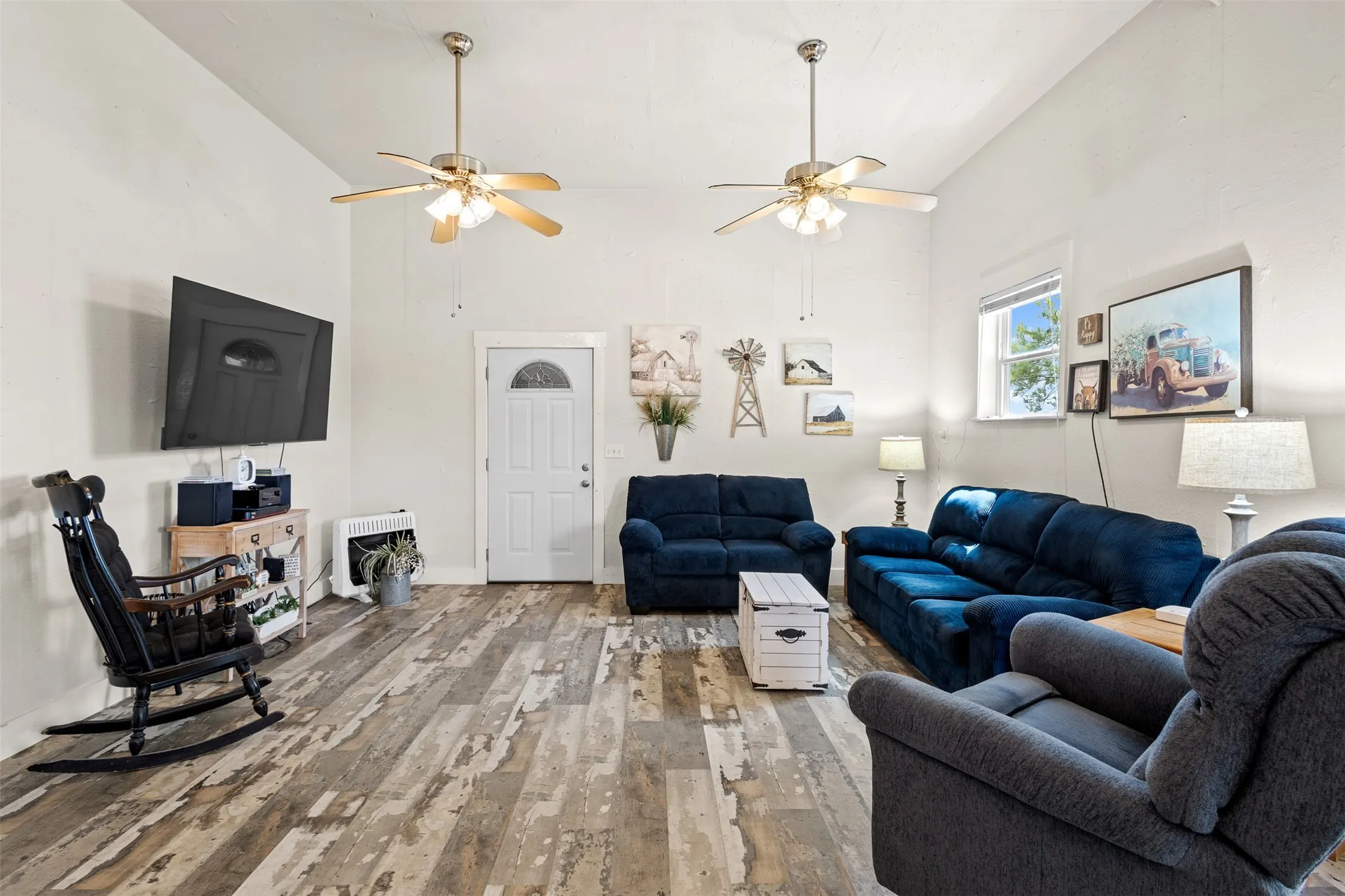 Single Family Residence For Sale in Montague County , 343 Meadow Lark Lane, Bowie, Texas 76230, 3 Bedroom, 2 Bathroom, 6 Garage spaces, 1,400 Sqft, built in 2003, mls#21266152, Real Estate Agent in Bowie, Homes For Sale in Montague county, Homes For Sale in Bowie, Realtor in Bowie Texas, Real Estate Brokerage Independent Realty Texas, Luminita Cordes Realtor