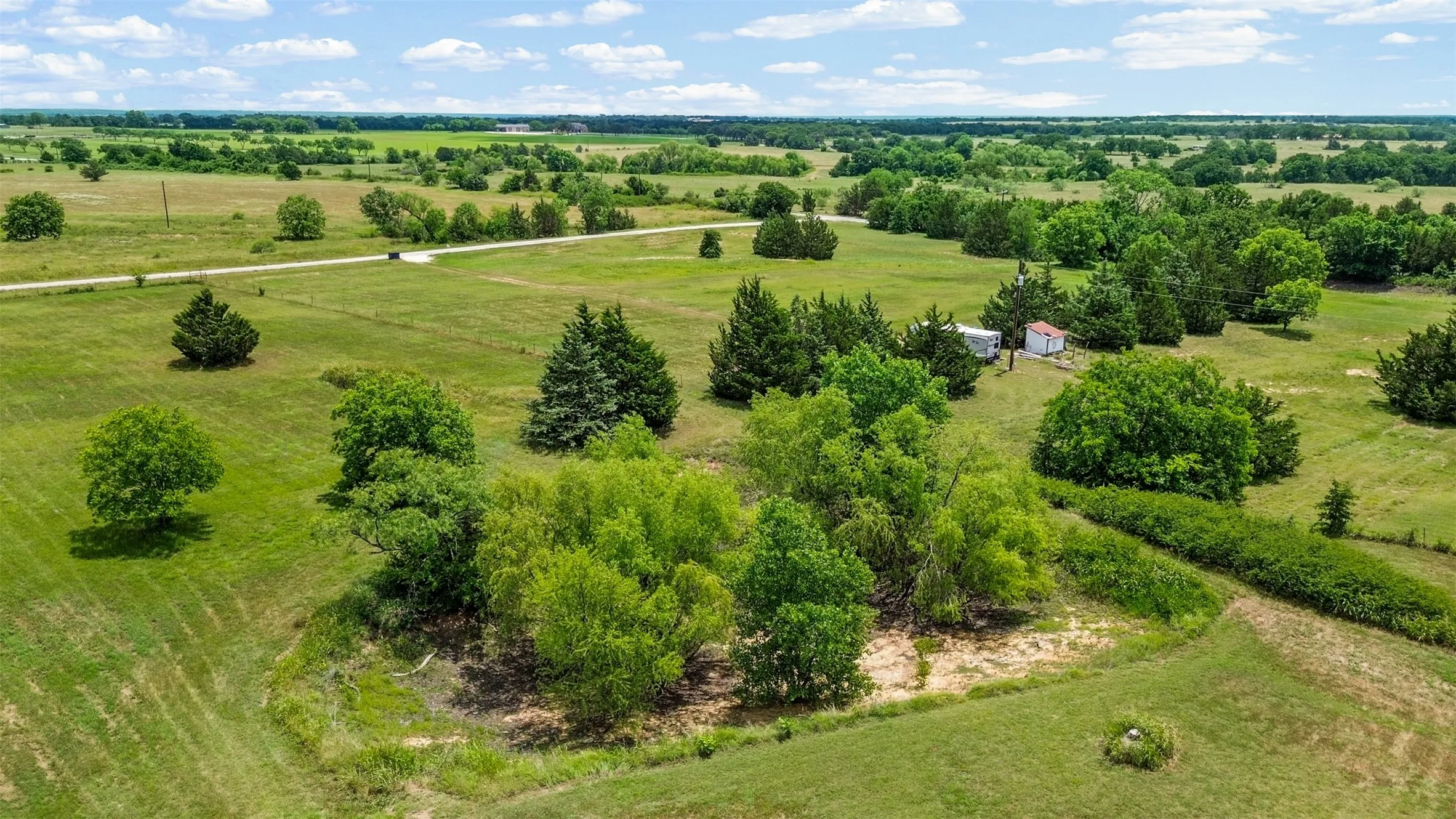 Single Family Residence For Sale in Montague County , 343 Meadow Lark Lane, Bowie, Texas 76230, 3 Bedroom, 2 Bathroom, 6 Garage spaces, 1,400 Sqft, built in 2003, mls#21266152, Real Estate Agent in Bowie, Homes For Sale in Montague county, Homes For Sale in Bowie, Realtor in Bowie Texas, Real Estate Brokerage Independent Realty Texas, Luminita Cordes Realtor