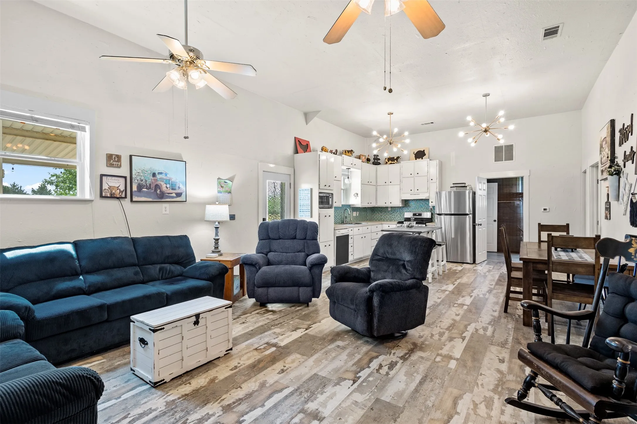 Single Family Residence For Sale in Montague County , 343 Meadow Lark Lane, Bowie, Texas 76230, 3 Bedroom, 2 Bathroom, 6 Garage spaces, 1,400 Sqft, built in 2003, mls#21266152, Real Estate Agent in Bowie, Homes For Sale in Montague county, Homes For Sale in Bowie, Realtor in Bowie Texas, Real Estate Brokerage Independent Realty Texas, Luminita Cordes Realtor