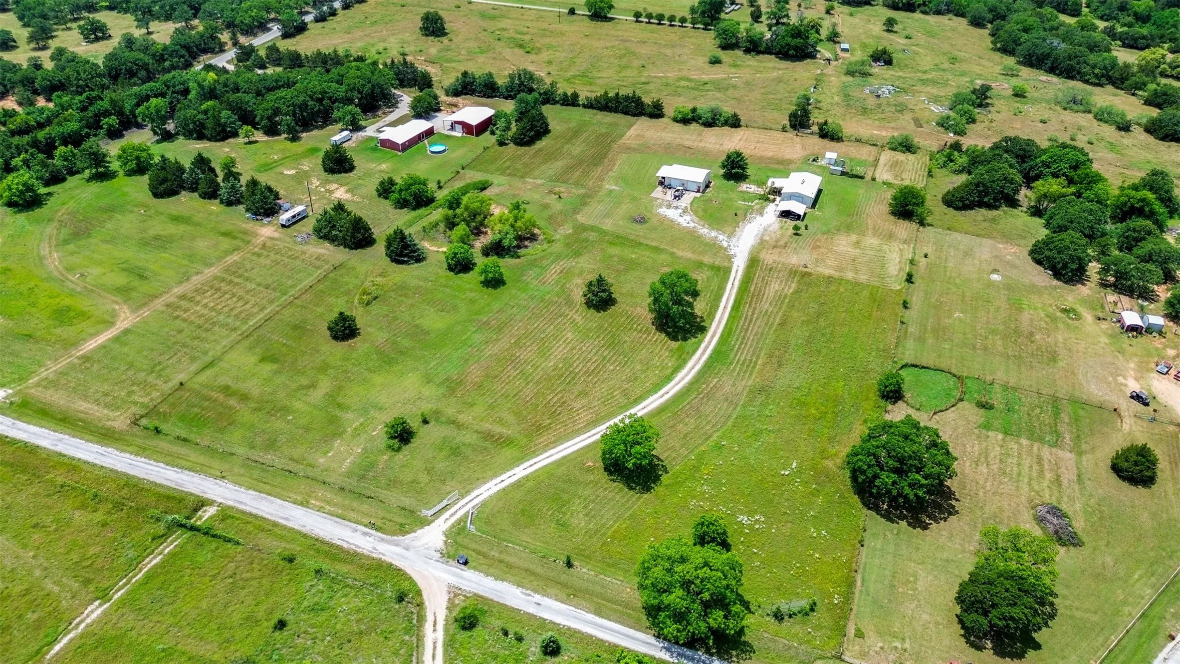 Single Family Residence For Sale in Montague County , 343 Meadow Lark Lane, Bowie, Texas 76230, 3 Bedroom, 2 Bathroom, 6 Garage spaces, 1,400 Sqft, built in 2003, mls#21266152, Real Estate Agent in Bowie, Homes For Sale in Montague county, Homes For Sale in Bowie, Realtor in Bowie Texas, Real Estate Brokerage Independent Realty Texas, Luminita Cordes Realtor