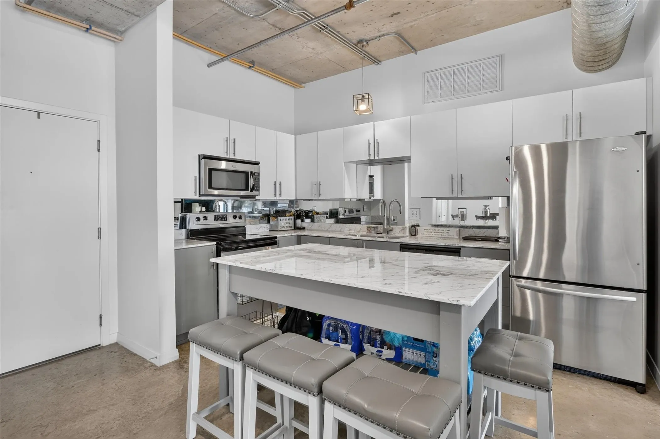 Condominium For Sale in Dallas County , 1001 Belleview Street 703, Dallas, Texas 75215, 2 Bedroom, 2 Bathroom, 2 Garage spaces, 1,127 Sqft, built in 2007, mls#21281991, Real Estate Agent in Dallas, Homes For Sale in Dallas county, Homes For Sale in Dallas, Realtor in Dallas Texas, Real Estate Brokerage Independent Realty Texas, Luminita Cordes Realtor