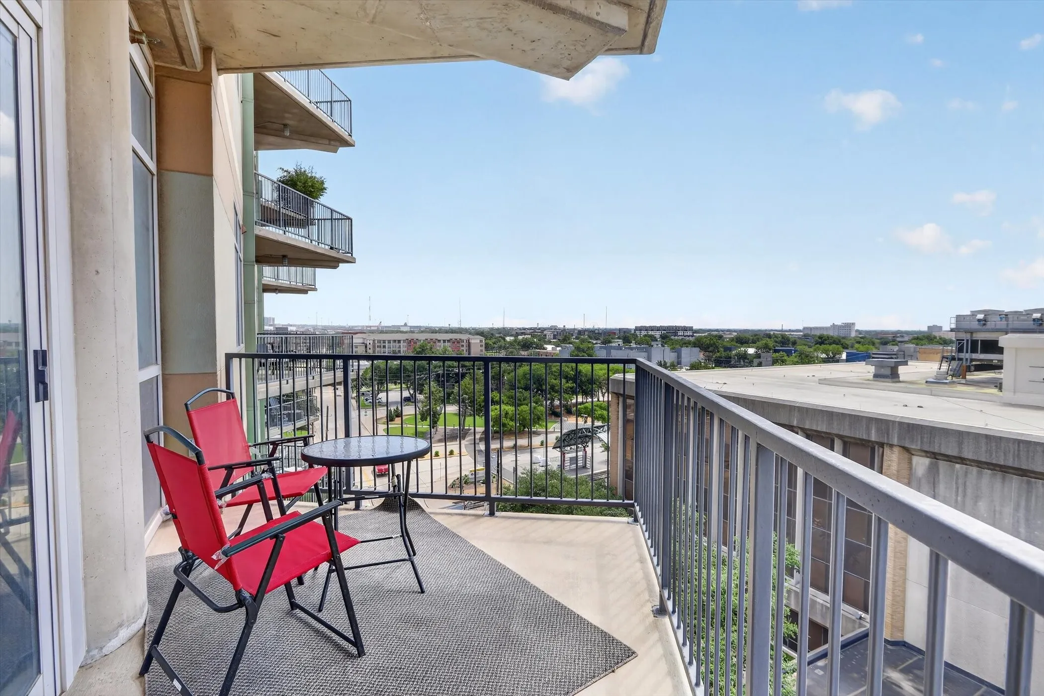 Condominium For Sale in Dallas County , 1001 Belleview Street 703, Dallas, Texas 75215, 2 Bedroom, 2 Bathroom, 2 Garage spaces, 1,127 Sqft, built in 2007, mls#21281991, Real Estate Agent in Dallas, Homes For Sale in Dallas county, Homes For Sale in Dallas, Realtor in Dallas Texas, Real Estate Brokerage Independent Realty Texas, Luminita Cordes Realtor