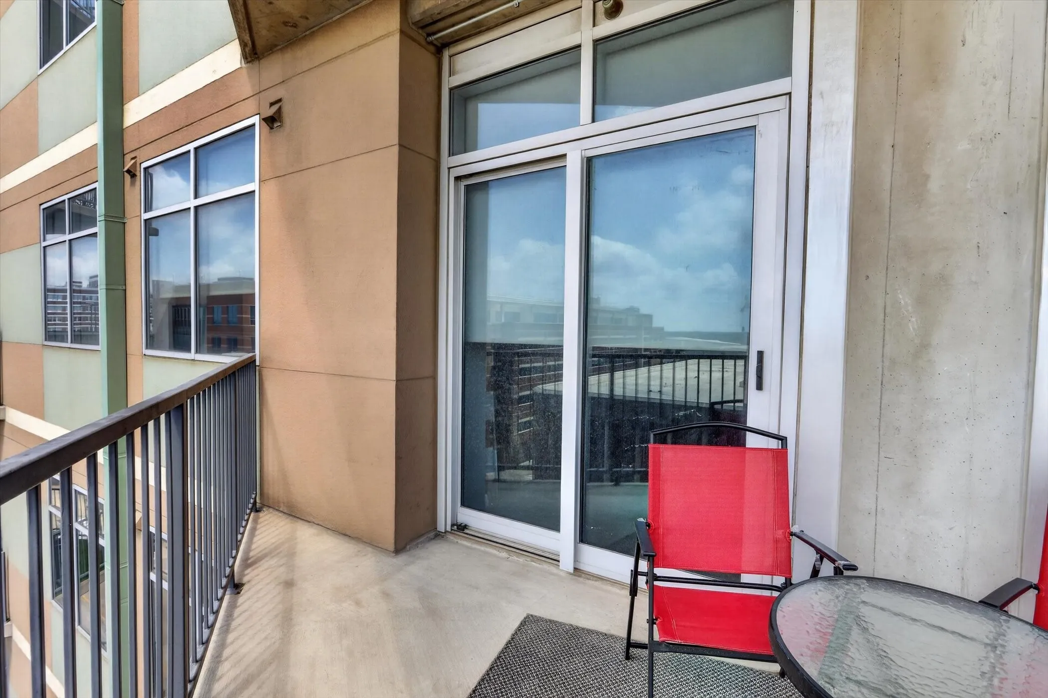 Condominium For Sale in Dallas County , 1001 Belleview Street 703, Dallas, Texas 75215, 2 Bedroom, 2 Bathroom, 2 Garage spaces, 1,127 Sqft, built in 2007, mls#21281991, Real Estate Agent in Dallas, Homes For Sale in Dallas county, Homes For Sale in Dallas, Realtor in Dallas Texas, Real Estate Brokerage Independent Realty Texas, Luminita Cordes Realtor