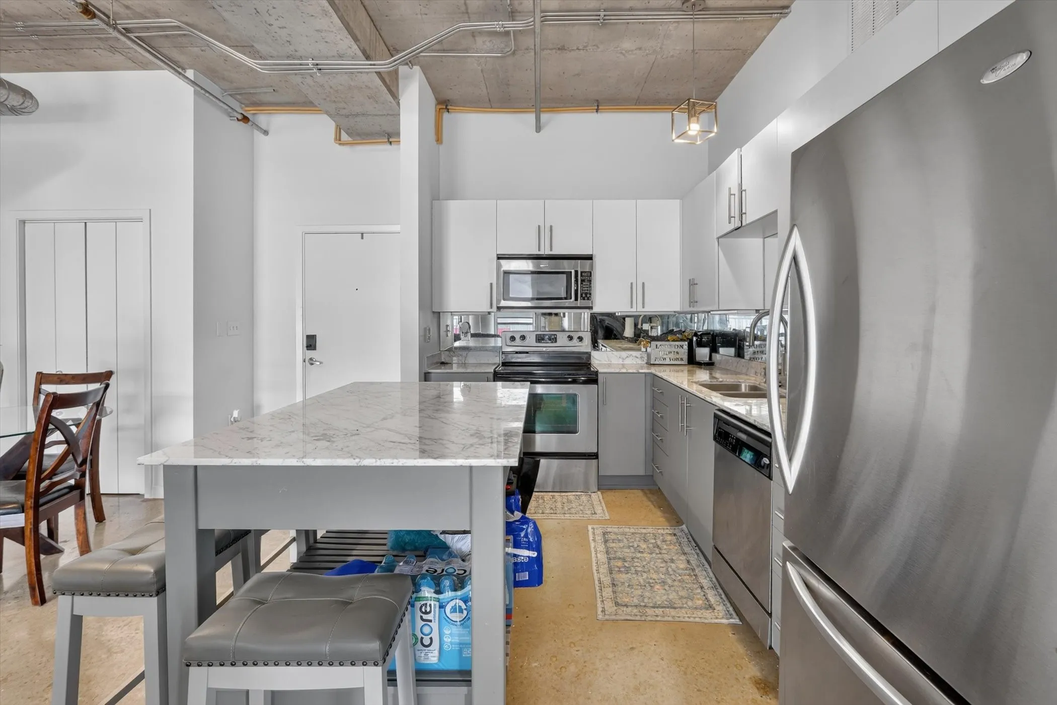 Condominium For Sale in Dallas County , 1001 Belleview Street 703, Dallas, Texas 75215, 2 Bedroom, 2 Bathroom, 2 Garage spaces, 1,127 Sqft, built in 2007, mls#21281991, Real Estate Agent in Dallas, Homes For Sale in Dallas county, Homes For Sale in Dallas, Realtor in Dallas Texas, Real Estate Brokerage Independent Realty Texas, Luminita Cordes Realtor