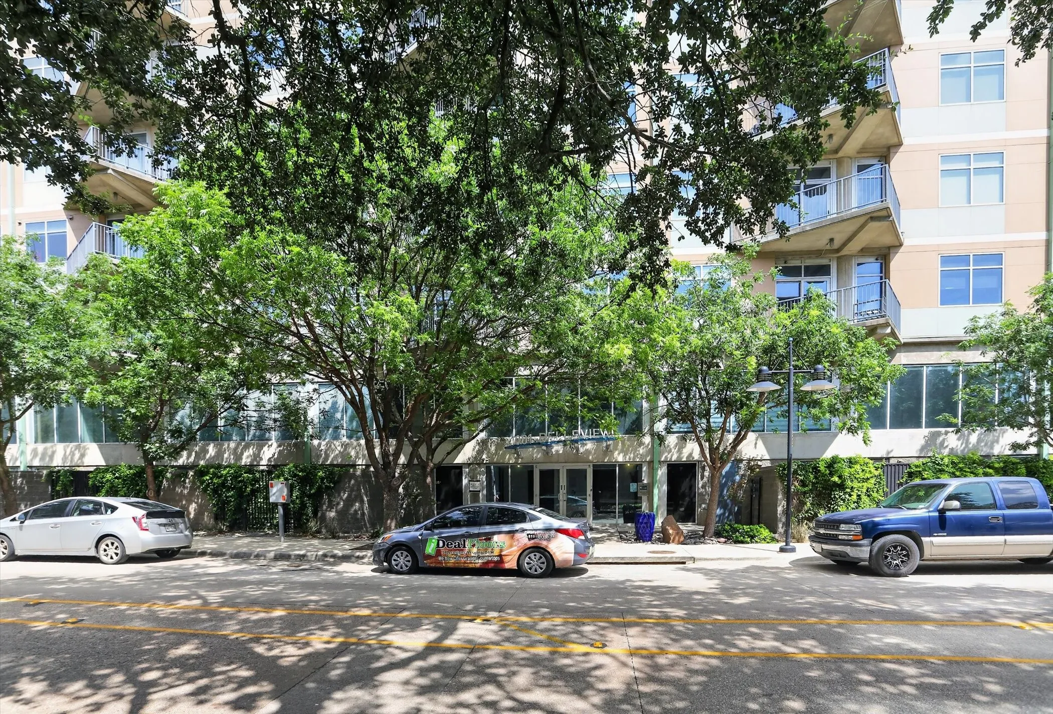 Condominium For Sale in Dallas County , 1001 Belleview Street 703, Dallas, Texas 75215, 2 Bedroom, 2 Bathroom, 2 Garage spaces, 1,127 Sqft, built in 2007, mls#21281991, Real Estate Agent in Dallas, Homes For Sale in Dallas county, Homes For Sale in Dallas, Realtor in Dallas Texas, Real Estate Brokerage Independent Realty Texas, Luminita Cordes Realtor