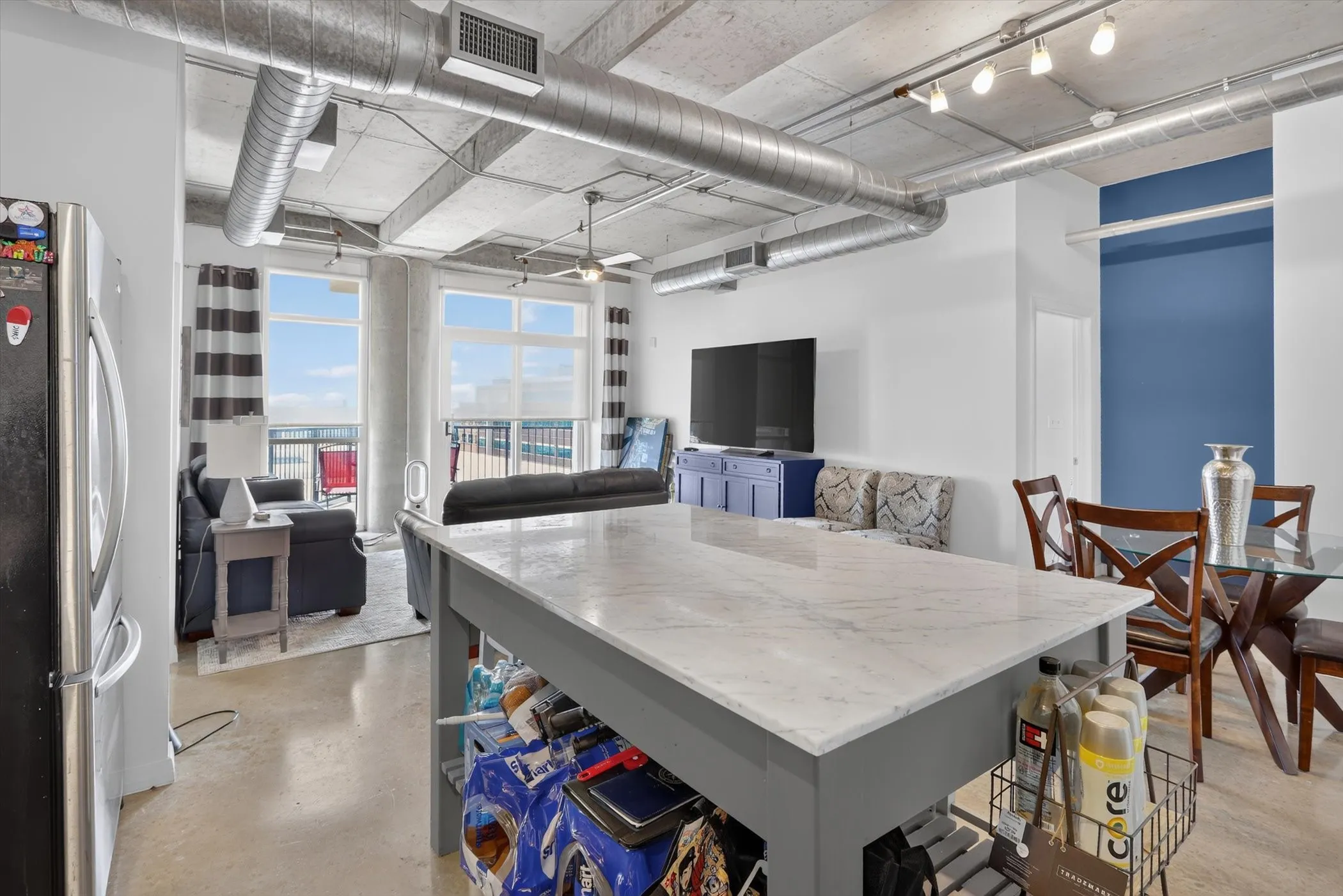Condominium For Sale in Dallas County , 1001 Belleview Street 703, Dallas, Texas 75215, 2 Bedroom, 2 Bathroom, 2 Garage spaces, 1,127 Sqft, built in 2007, mls#21281991, Real Estate Agent in Dallas, Homes For Sale in Dallas county, Homes For Sale in Dallas, Realtor in Dallas Texas, Real Estate Brokerage Independent Realty Texas, Luminita Cordes Realtor