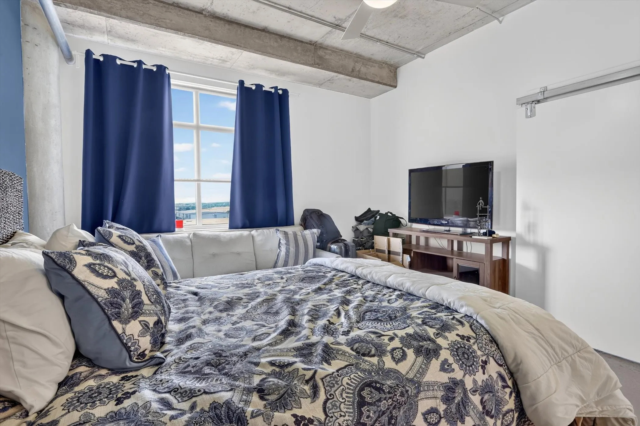 Condominium For Sale in Dallas County , 1001 Belleview Street 703, Dallas, Texas 75215, 2 Bedroom, 2 Bathroom, 2 Garage spaces, 1,127 Sqft, built in 2007, mls#21281991, Real Estate Agent in Dallas, Homes For Sale in Dallas county, Homes For Sale in Dallas, Realtor in Dallas Texas, Real Estate Brokerage Independent Realty Texas, Luminita Cordes Realtor