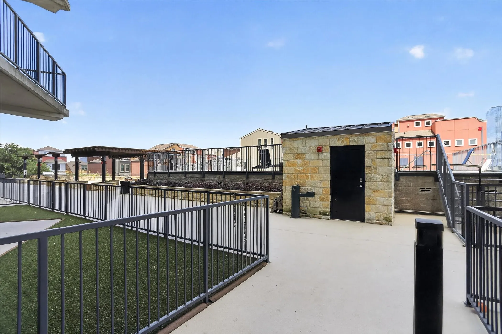 Condominium For Sale in Dallas County , 1001 Belleview Street 703, Dallas, Texas 75215, 2 Bedroom, 2 Bathroom, 2 Garage spaces, 1,127 Sqft, built in 2007, mls#21281991, Real Estate Agent in Dallas, Homes For Sale in Dallas county, Homes For Sale in Dallas, Realtor in Dallas Texas, Real Estate Brokerage Independent Realty Texas, Luminita Cordes Realtor