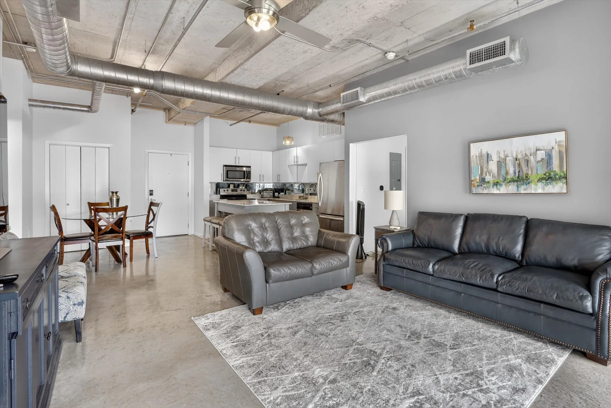 Condominium For Sale in Dallas County , 1001 Belleview Street 703, Dallas, Texas 75215, 2 Bedroom, 2 Bathroom, 2 Garage spaces, 1,127 Sqft, built in 2007, mls#21281991, Real Estate Agent in Dallas, Homes For Sale in Dallas county, Homes For Sale in Dallas, Realtor in Dallas Texas, Real Estate Brokerage Independent Realty Texas, Luminita Cordes Realtor