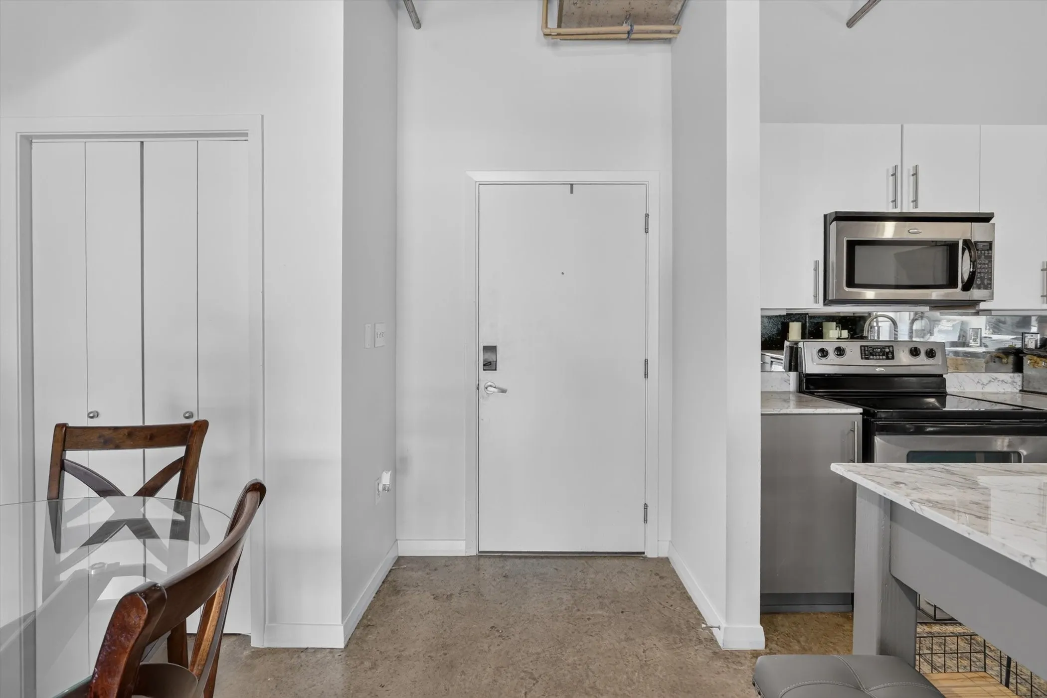 Condominium For Sale in Dallas County , 1001 Belleview Street 703, Dallas, Texas 75215, 2 Bedroom, 2 Bathroom, 2 Garage spaces, 1,127 Sqft, built in 2007, mls#21281991, Real Estate Agent in Dallas, Homes For Sale in Dallas county, Homes For Sale in Dallas, Realtor in Dallas Texas, Real Estate Brokerage Independent Realty Texas, Luminita Cordes Realtor