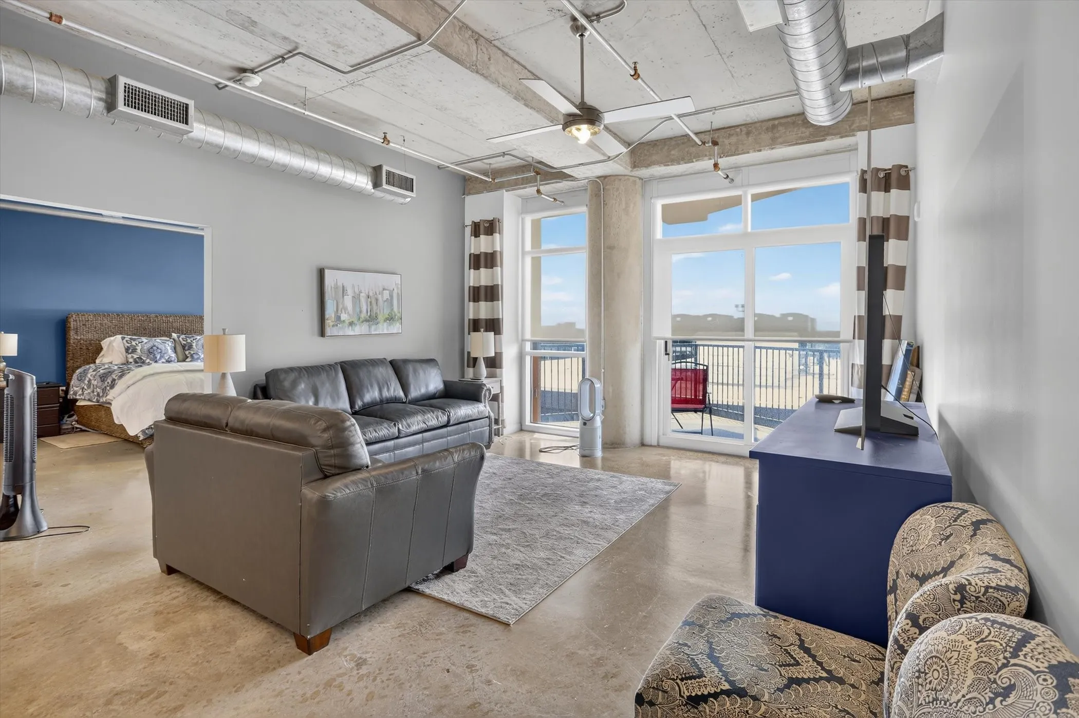 Condominium For Sale in Dallas County , 1001 Belleview Street 703, Dallas, Texas 75215, 2 Bedroom, 2 Bathroom, 2 Garage spaces, 1,127 Sqft, built in 2007, mls#21281991, Real Estate Agent in Dallas, Homes For Sale in Dallas county, Homes For Sale in Dallas, Realtor in Dallas Texas, Real Estate Brokerage Independent Realty Texas, Luminita Cordes Realtor