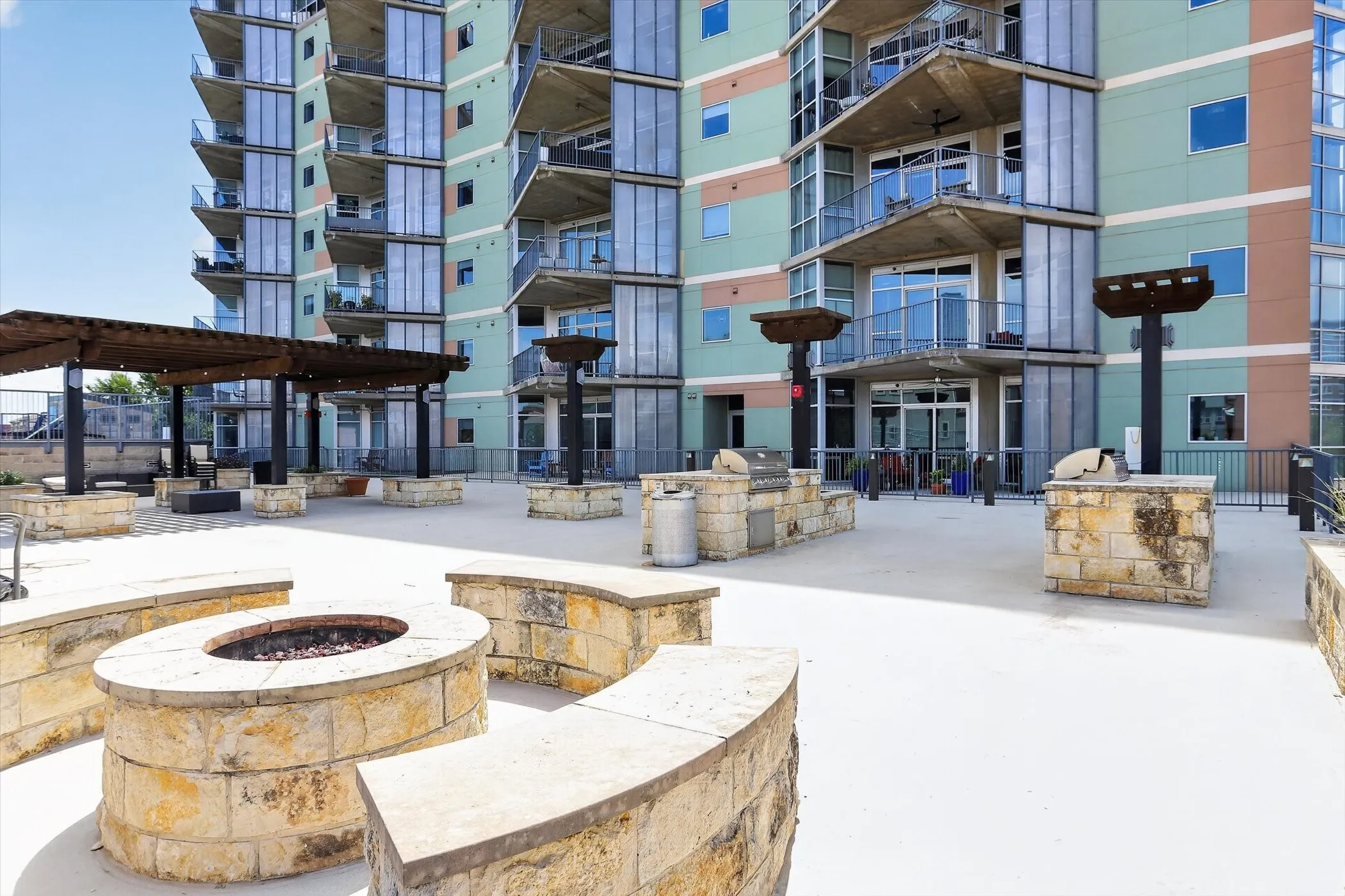 Condominium For Sale in Dallas County , 1001 Belleview Street 703, Dallas, Texas 75215, 2 Bedroom, 2 Bathroom, 2 Garage spaces, 1,127 Sqft, built in 2007, mls#21281991, Real Estate Agent in Dallas, Homes For Sale in Dallas county, Homes For Sale in Dallas, Realtor in Dallas Texas, Real Estate Brokerage Independent Realty Texas, Luminita Cordes Realtor