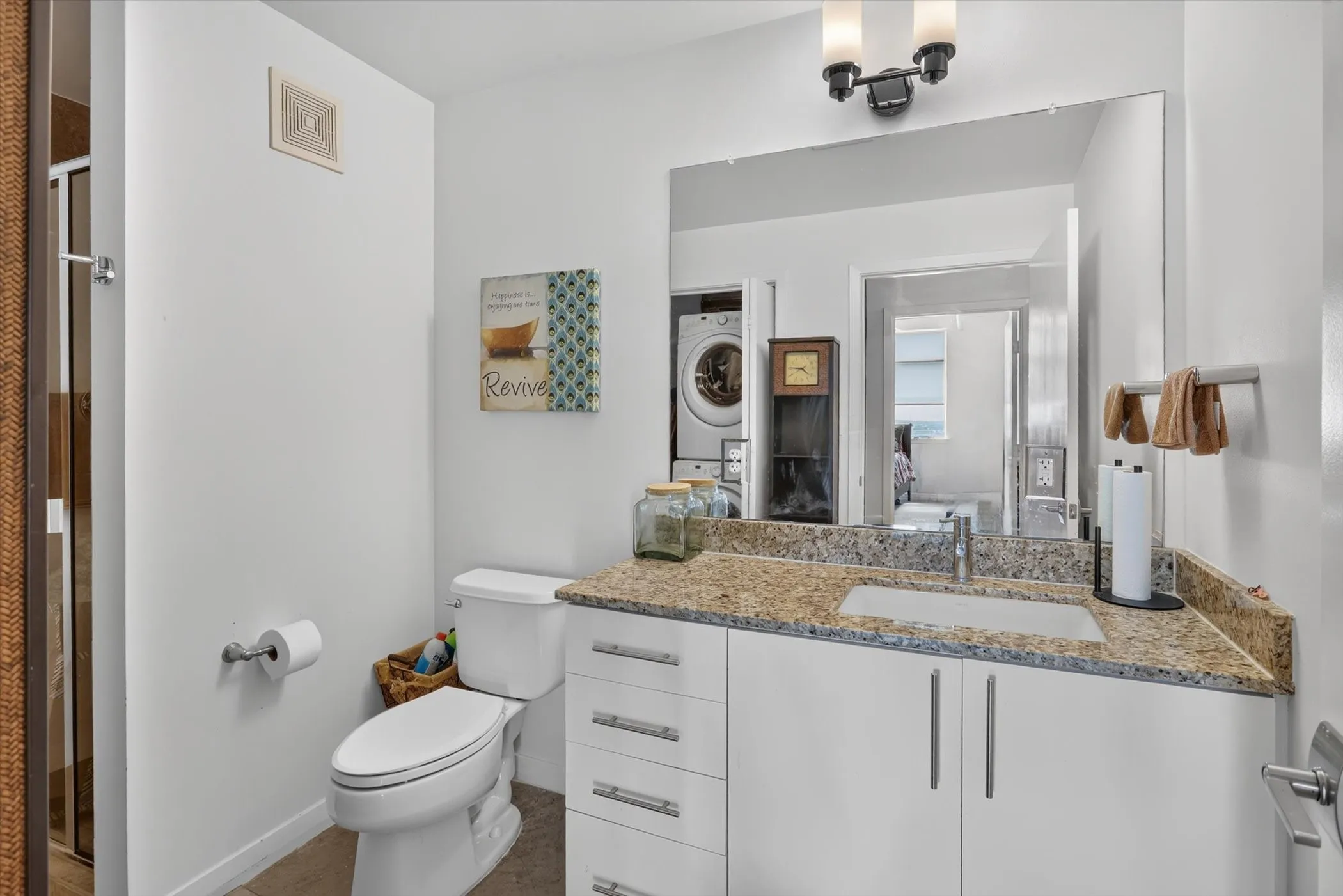 Condominium For Sale in Dallas County , 1001 Belleview Street 703, Dallas, Texas 75215, 2 Bedroom, 2 Bathroom, 2 Garage spaces, 1,127 Sqft, built in 2007, mls#21281991, Real Estate Agent in Dallas, Homes For Sale in Dallas county, Homes For Sale in Dallas, Realtor in Dallas Texas, Real Estate Brokerage Independent Realty Texas, Luminita Cordes Realtor