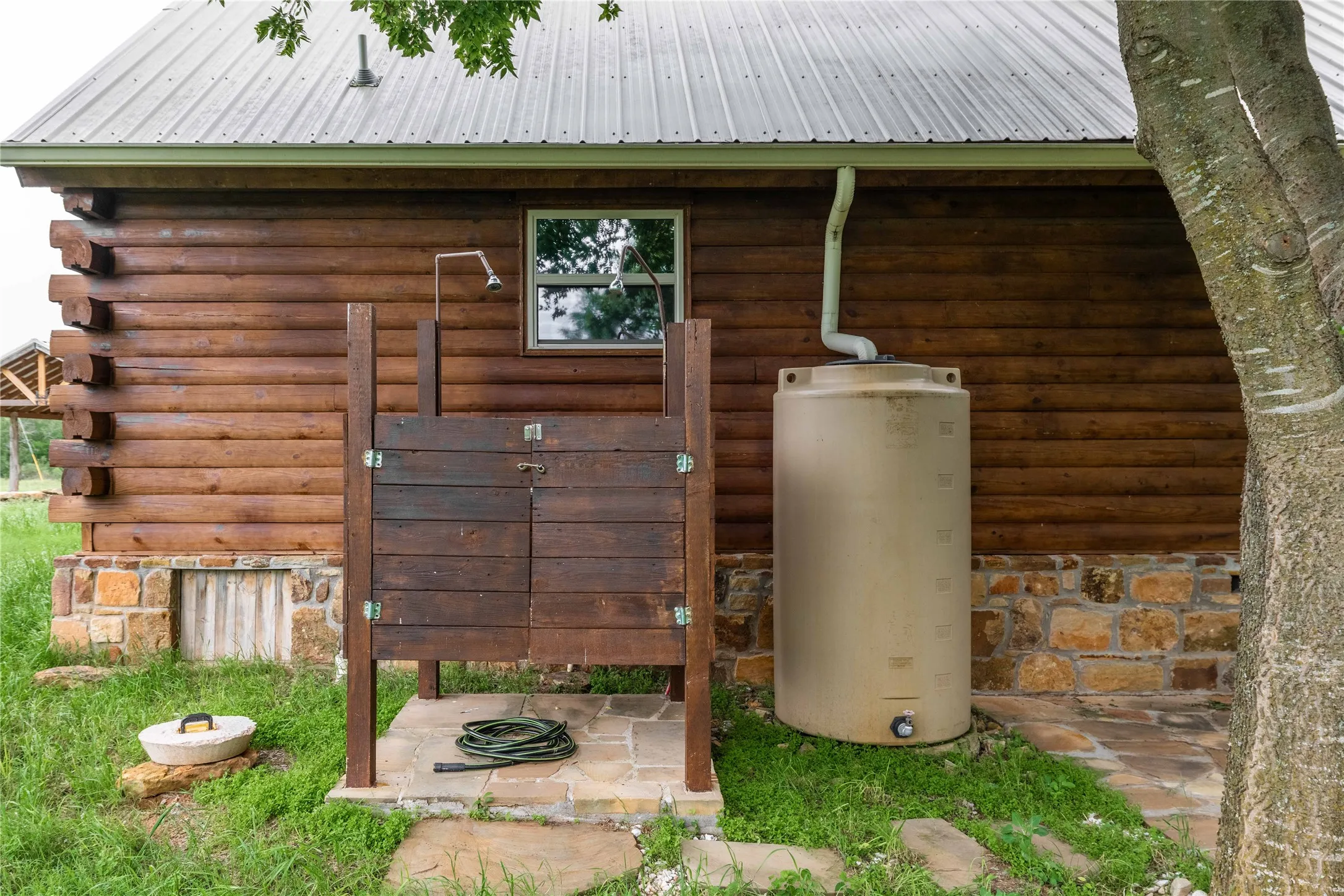 Single Family Residence For Sale in Mills County , 342 County Road 433, Mullin, Texas 76864, 2 Bedroom, 1 Bathroom, Garage spaces, 1,102 Sqft, built in 2016, mls#21282001, Real Estate Agent in Mullin, Homes For Sale in Mills county, Homes For Sale in Mullin, Realtor in Mullin Texas, Real Estate Brokerage Independent Realty Texas, Luminita Cordes Realtor