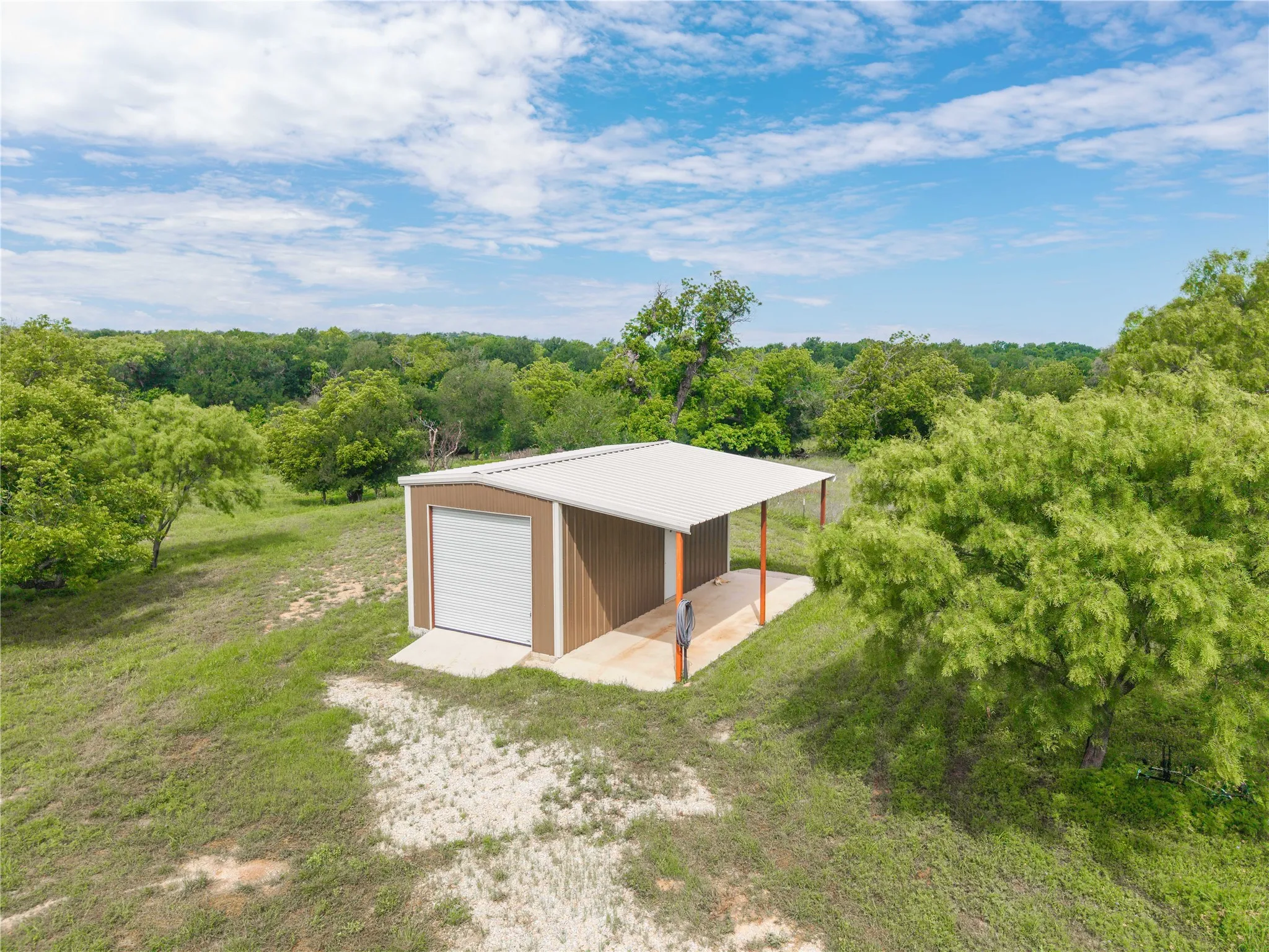 Single Family Residence For Sale in Mills County , 342 County Road 433, Mullin, Texas 76864, 2 Bedroom, 1 Bathroom, Garage spaces, 1,102 Sqft, built in 2016, mls#21282001, Real Estate Agent in Mullin, Homes For Sale in Mills county, Homes For Sale in Mullin, Realtor in Mullin Texas, Real Estate Brokerage Independent Realty Texas, Luminita Cordes Realtor
