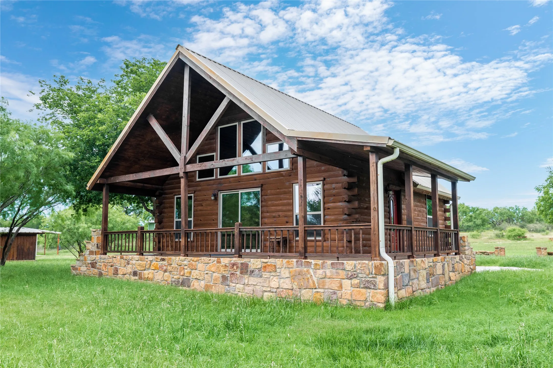 Single Family Residence For Sale in Mills County , 342 County Road 433, Mullin, Texas 76864, 2 Bedroom, 1 Bathroom, Garage spaces, 1,102 Sqft, built in 2016, mls#21282001, Real Estate Agent in Mullin, Homes For Sale in Mills county, Homes For Sale in Mullin, Realtor in Mullin Texas, Real Estate Brokerage Independent Realty Texas, Luminita Cordes Realtor