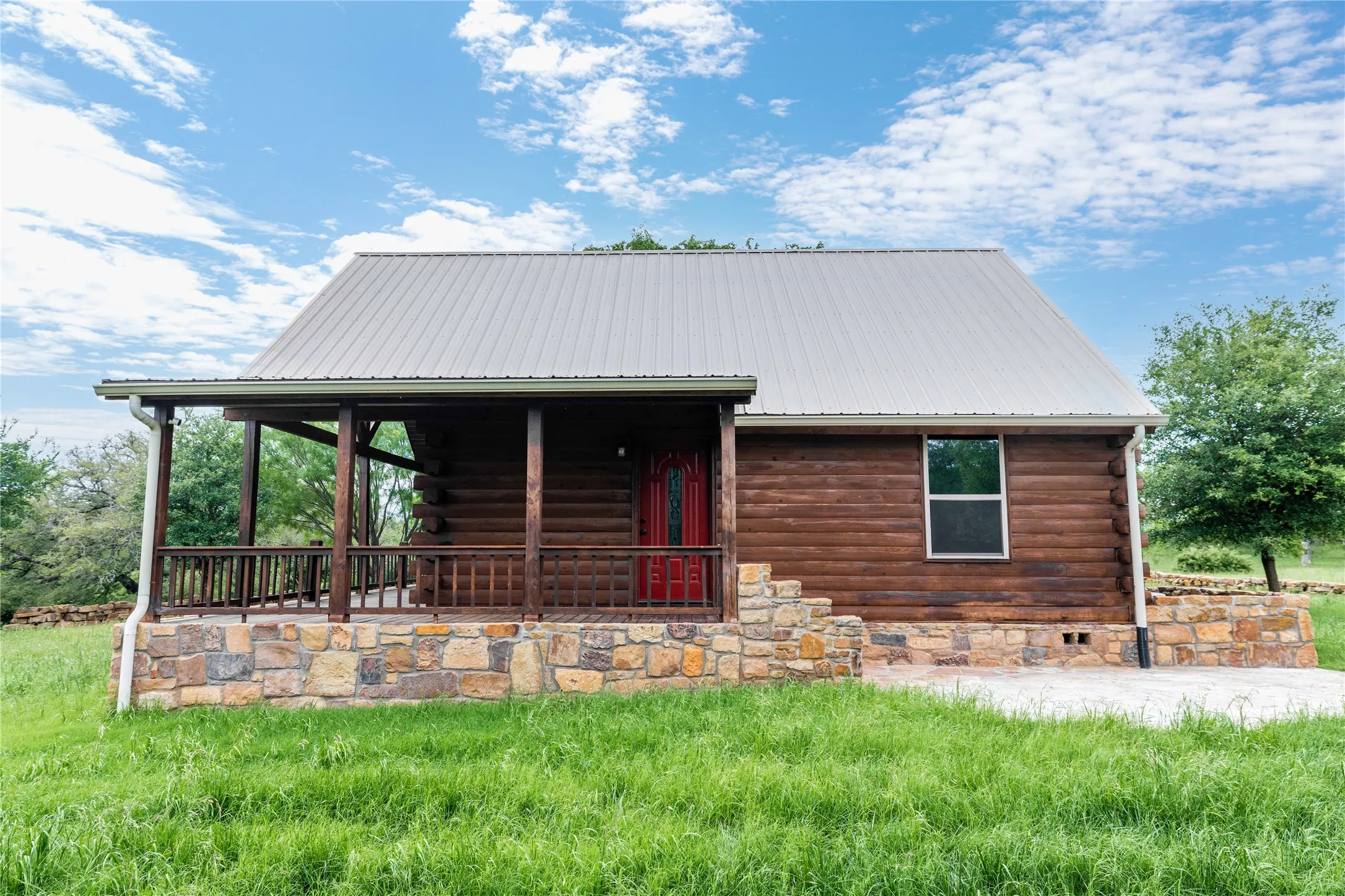 Single Family Residence For Sale in Mills County , 342 County Road 433, Mullin, Texas 76864, 2 Bedroom, 1 Bathroom, Garage spaces, 1,102 Sqft, built in 2016, mls#21282001, Real Estate Agent in Mullin, Homes For Sale in Mills county, Homes For Sale in Mullin, Realtor in Mullin Texas, Real Estate Brokerage Independent Realty Texas, Luminita Cordes Realtor